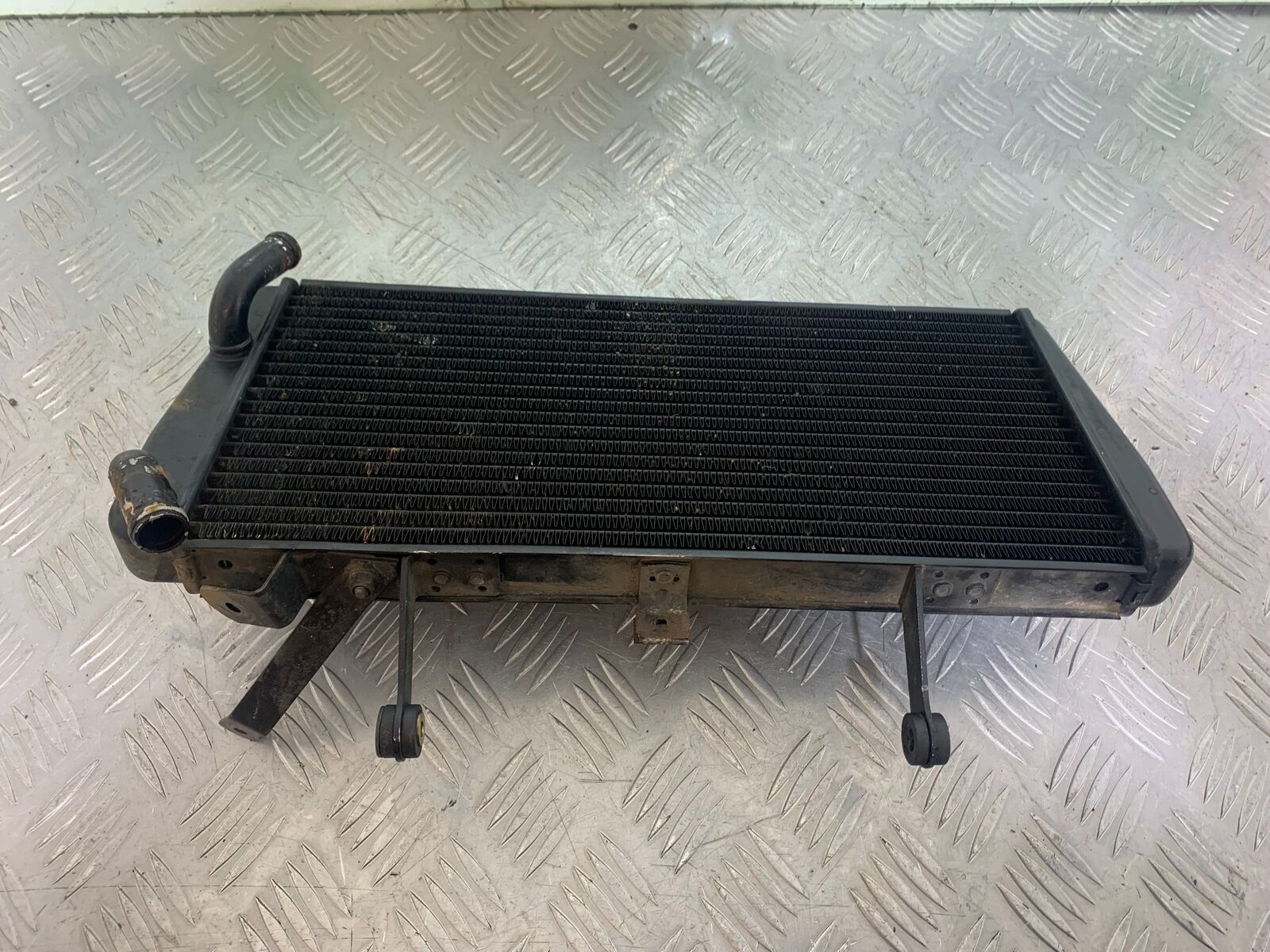 TRIUMPH 955i SPRINT ST RADIATOR  YEAR 1999-2004 (CMB1124)