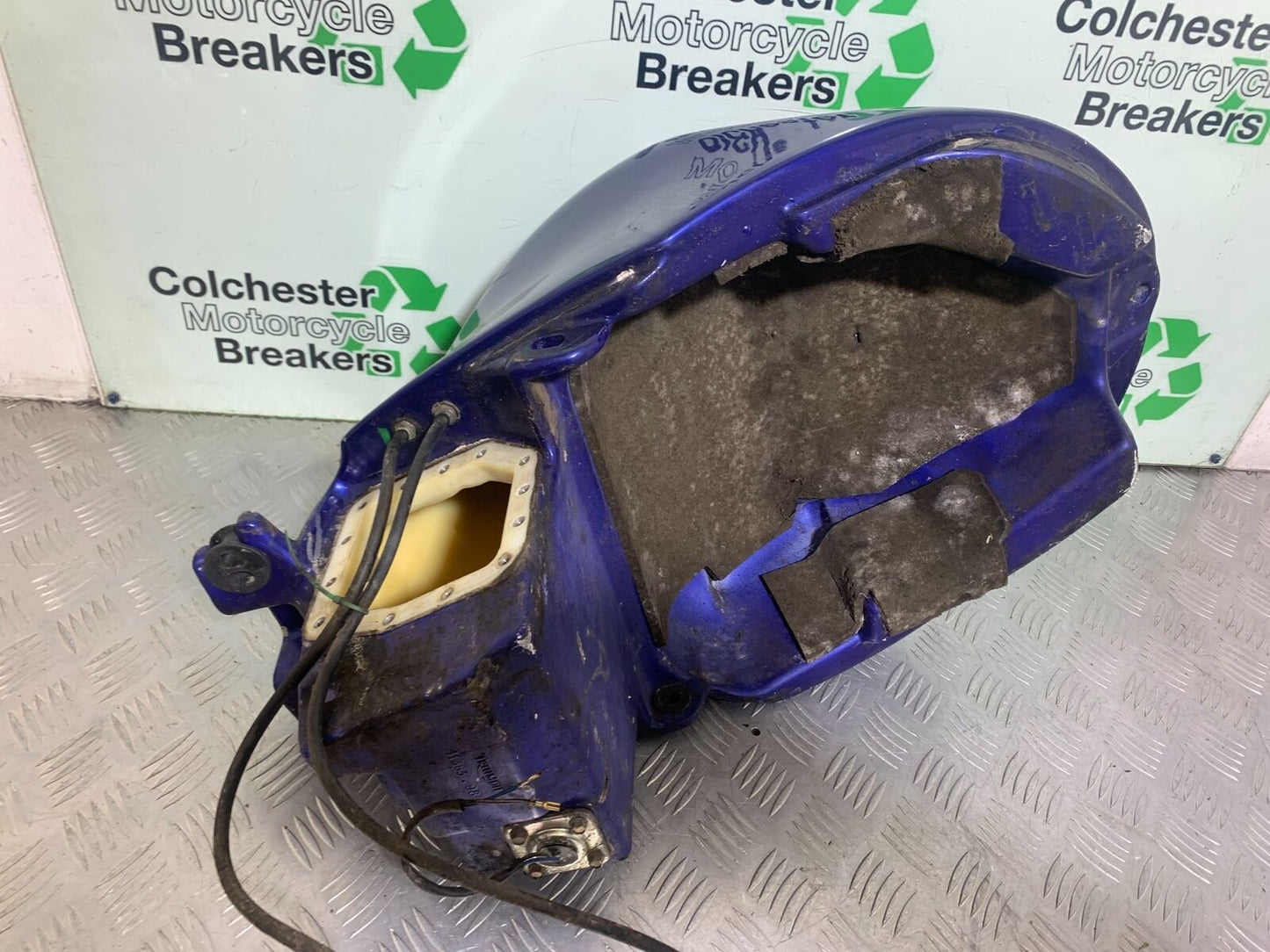 TRIUMPH 955i SPRINT ST PETROL TANK   YEAR 1999-2004 (CMB1124)