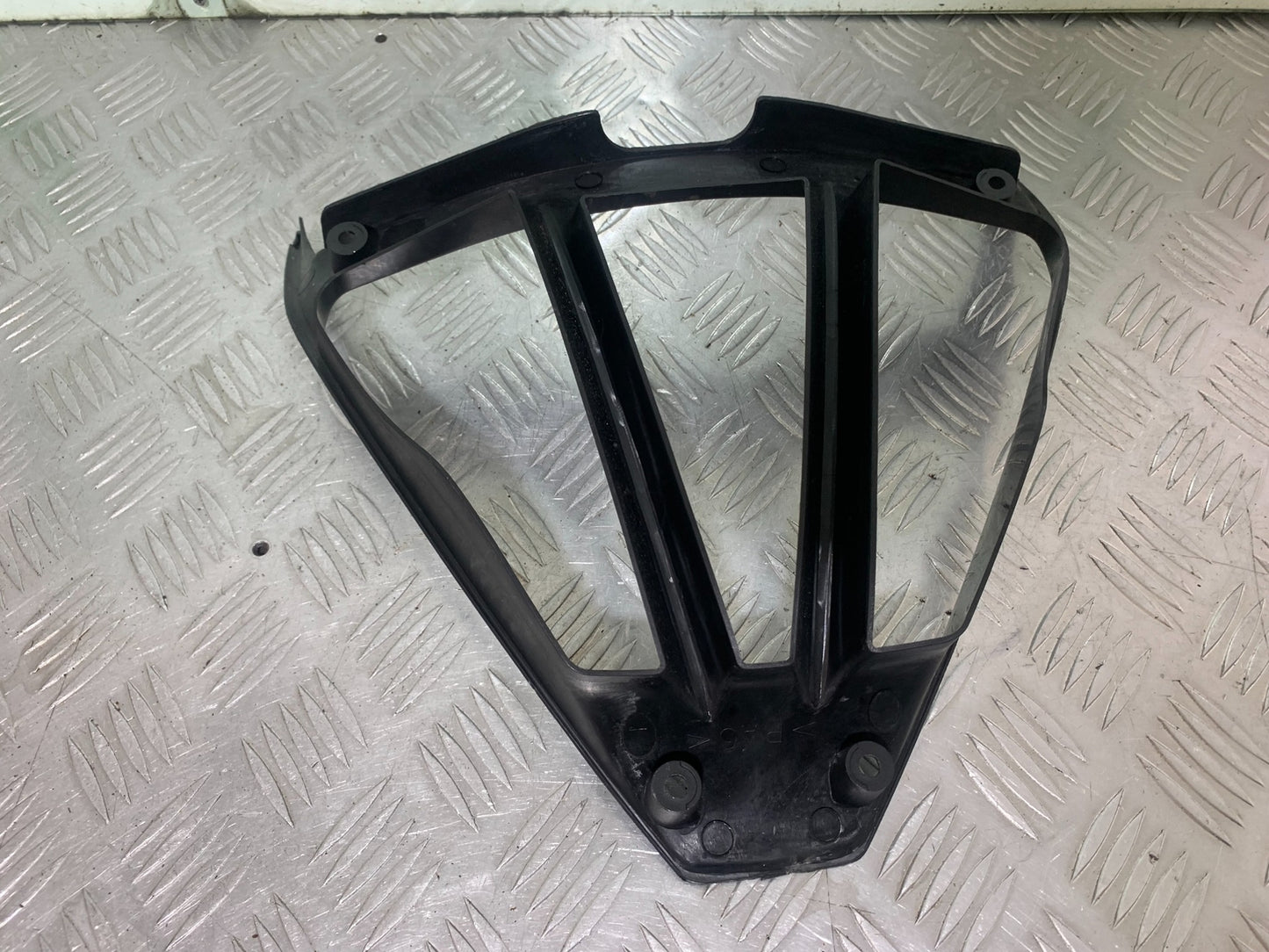 YAMAHA YZF R1 FAIRING V-PIECE YEAR 2004-2006 (CMB1155)