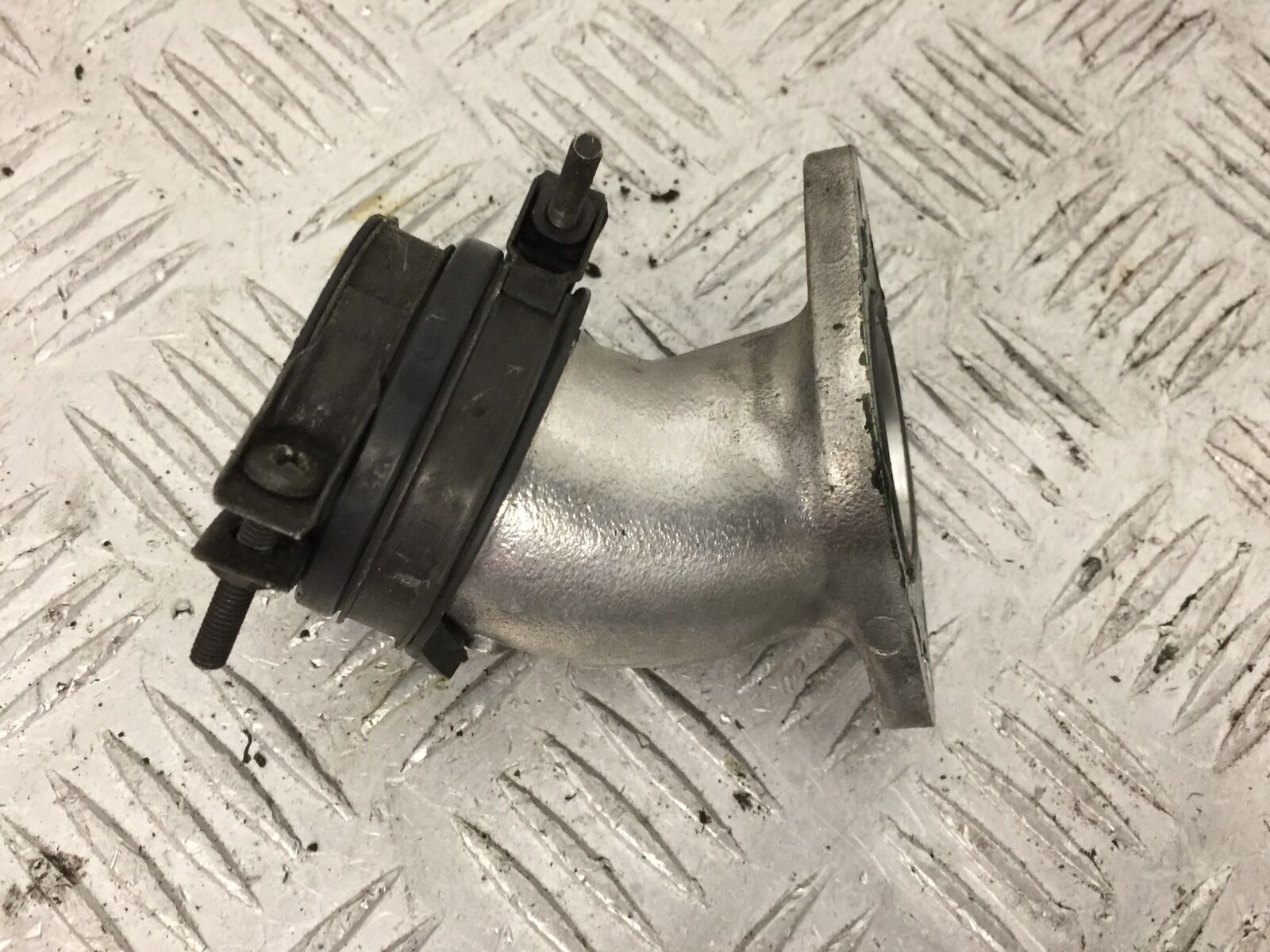 SUZUKI AN 250 BURGMAN INLET RUBBER   YEAR 1999  (STOCK 881)