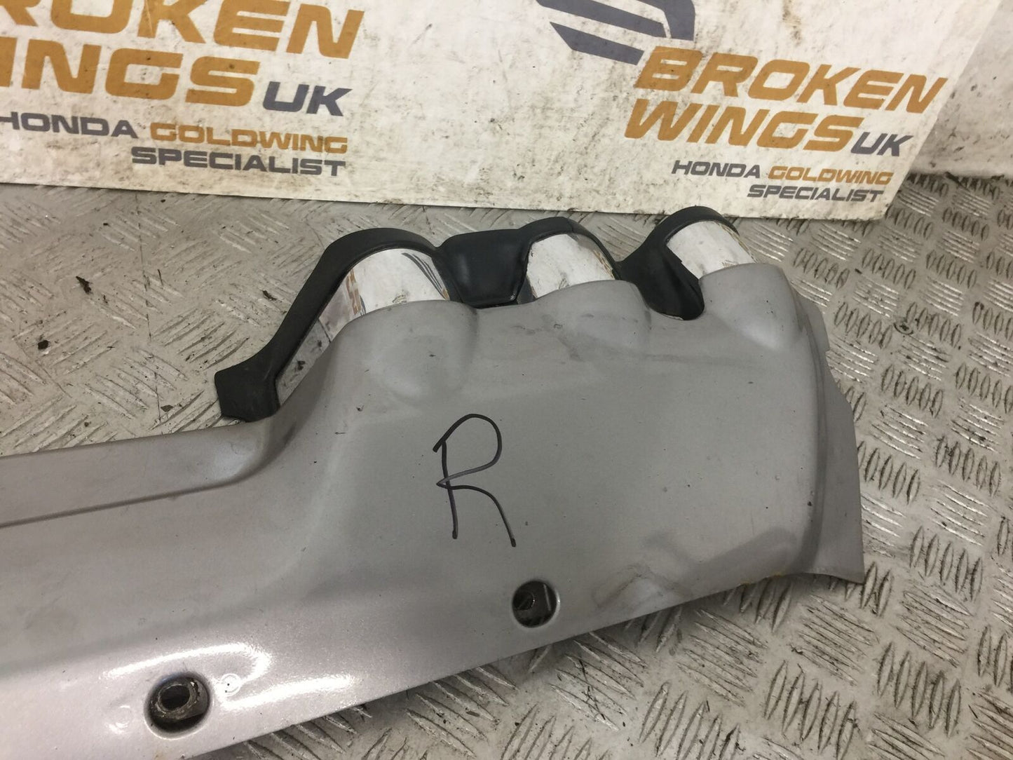 HONDA GL1800 GL 1800 RIGHT EXHAUST SHIELD YEAR 2004-10 ABS (STOCK 890)