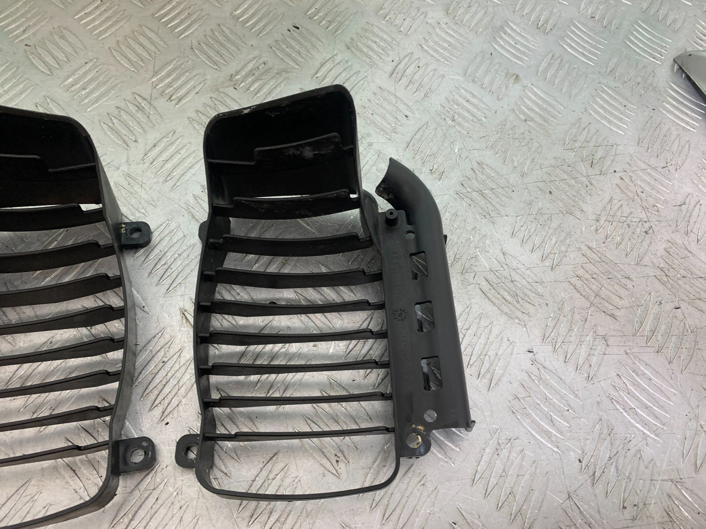 PIAGGIO VESPA GT125 L RADIATOR GRILLS  YEAR 2003 (CMB1300)