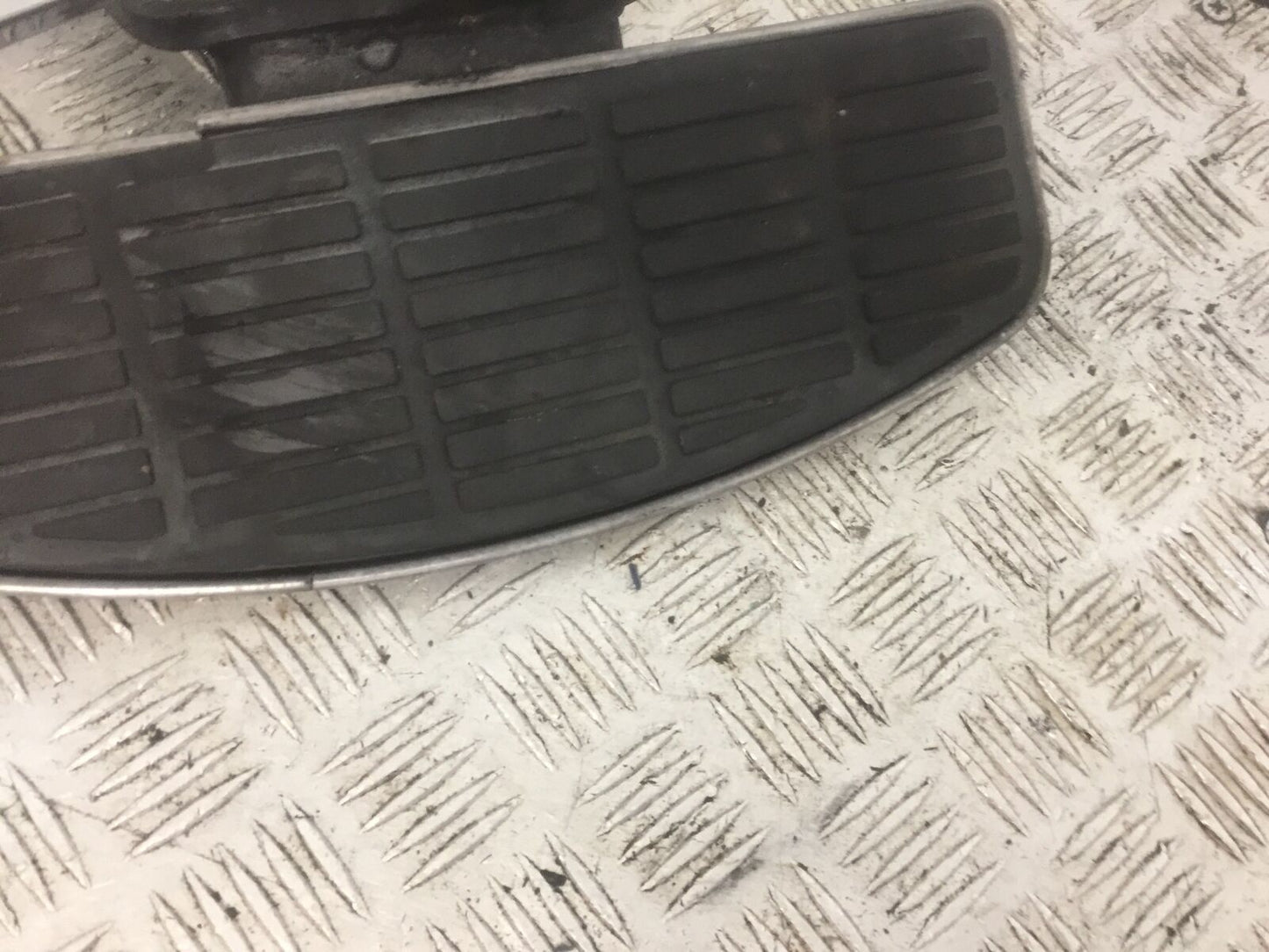 SUZUKI VLR1800 VLR 1800 LEFT FOOTBOARD  YEAR 2010 (STOCK 815)