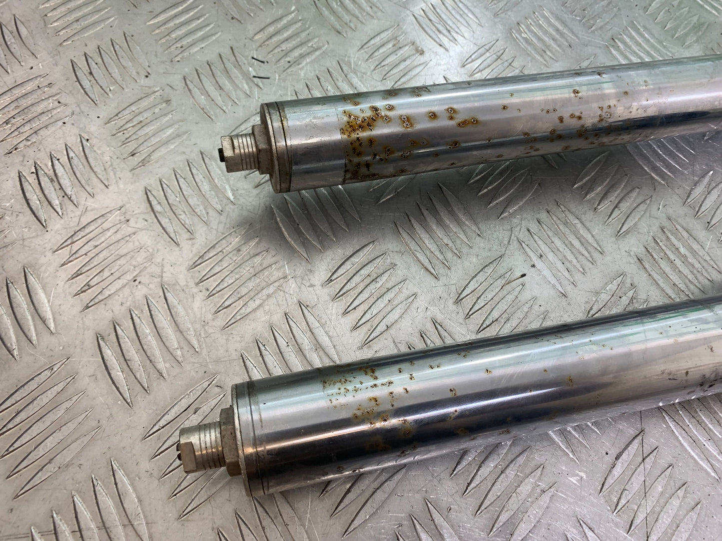 TRIUMPH T509 SPEED TRIPLE FORKS (SOLD AS PARTS)  YEAR 1997-1998 (CMB1144)