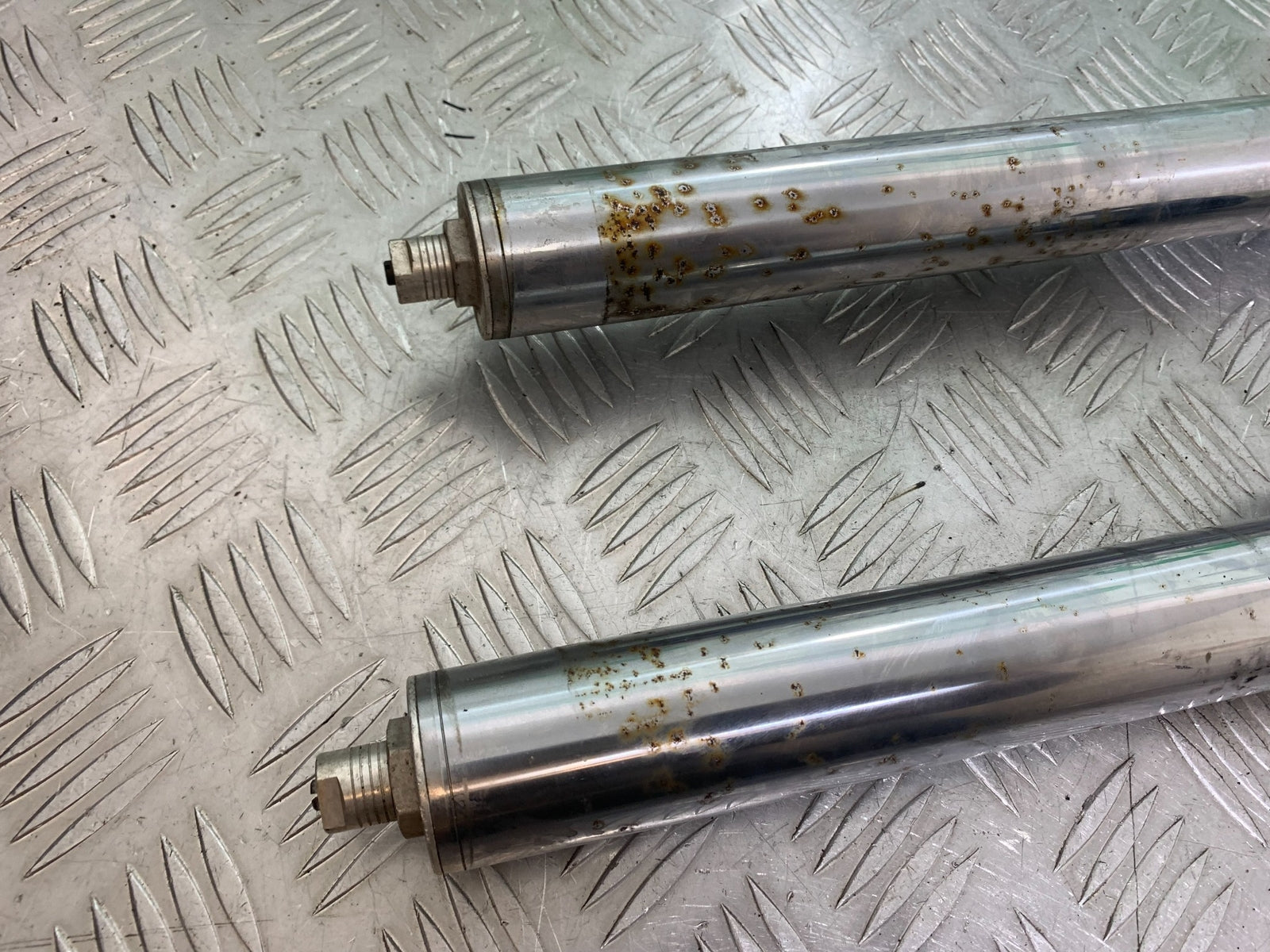 TRIUMPH T509 SPEED TRIPLE FORKS (SOLD AS PARTS)  YEAR 1997-1998 (CMB1144)