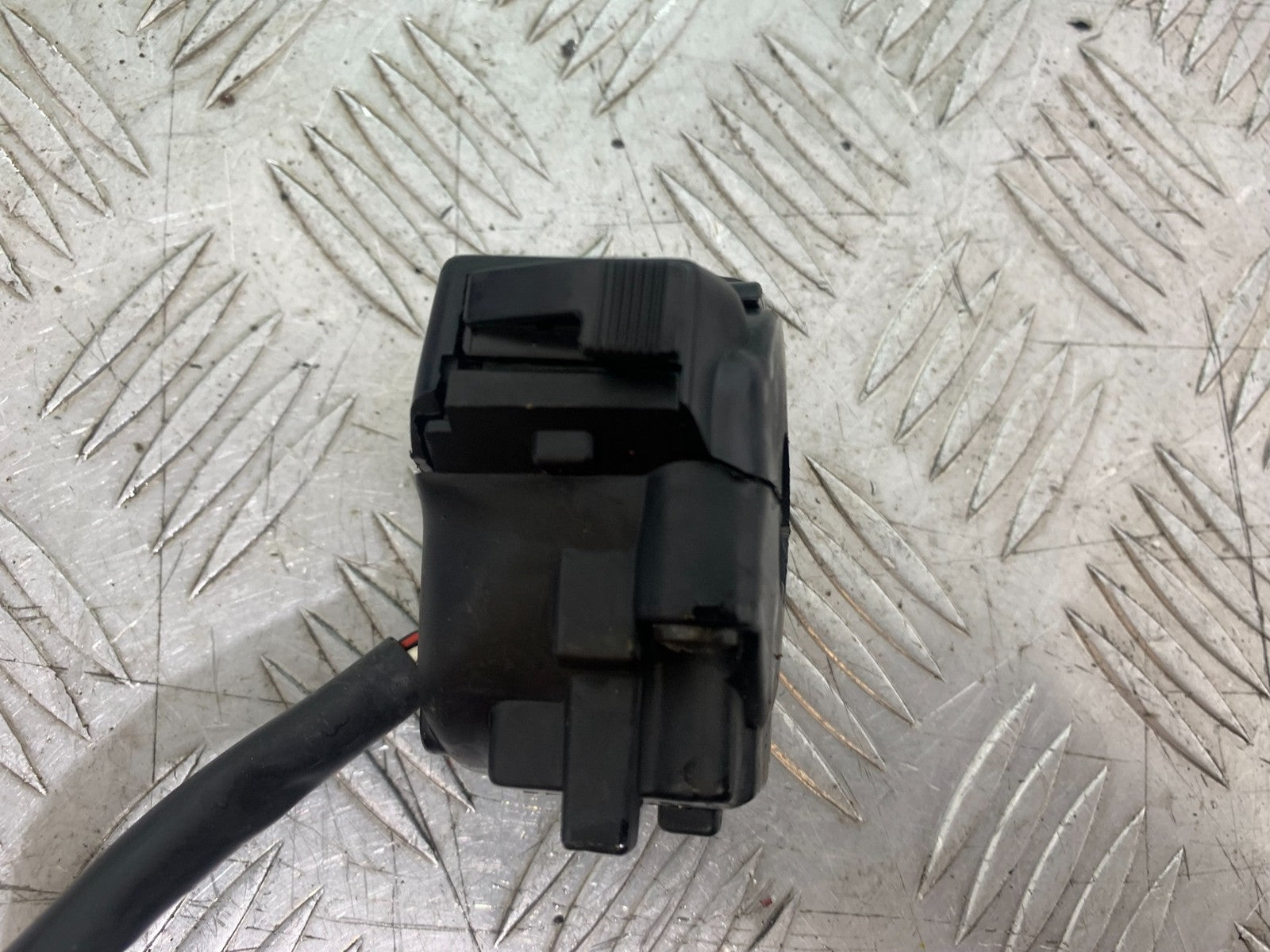 DUCATI 996 SPS 748 916 998 LEFT SWITCH GEAR 1999-2000 (CMB1209)