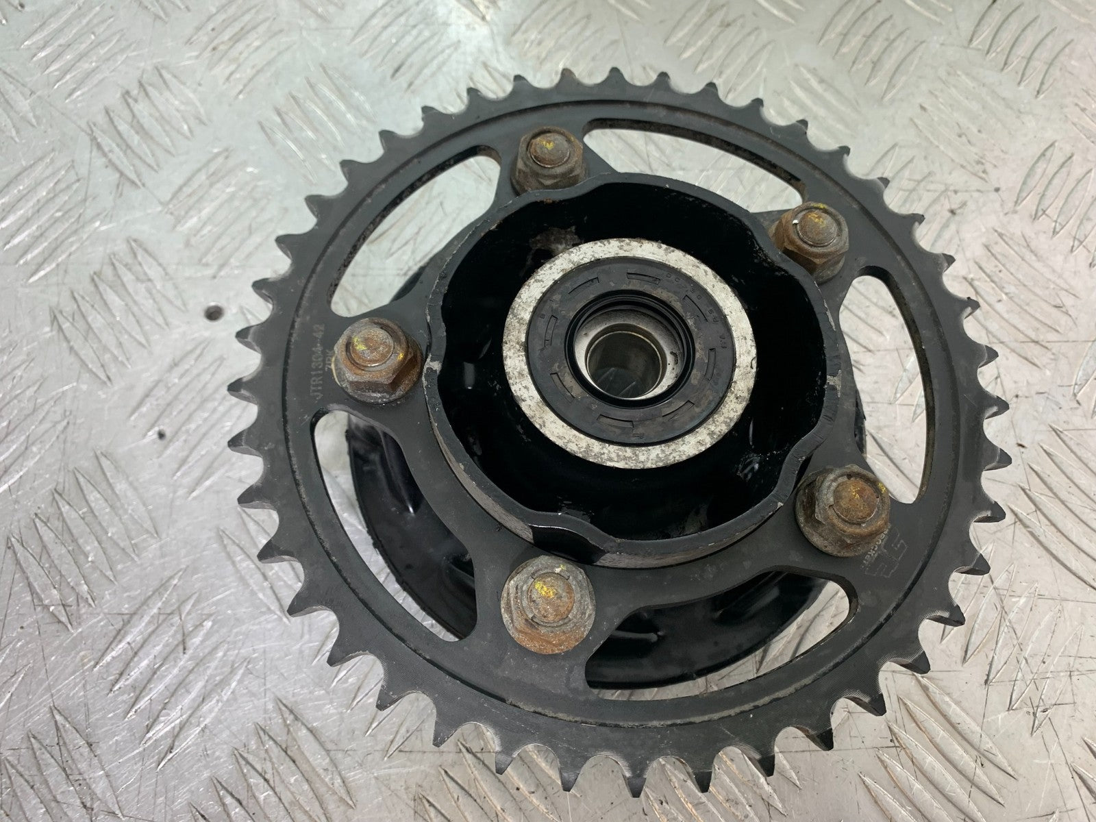 HONDA CBF600 CBF 600 SPROCKET CARRIER  YEAR 2004 -07 (CMB1247)