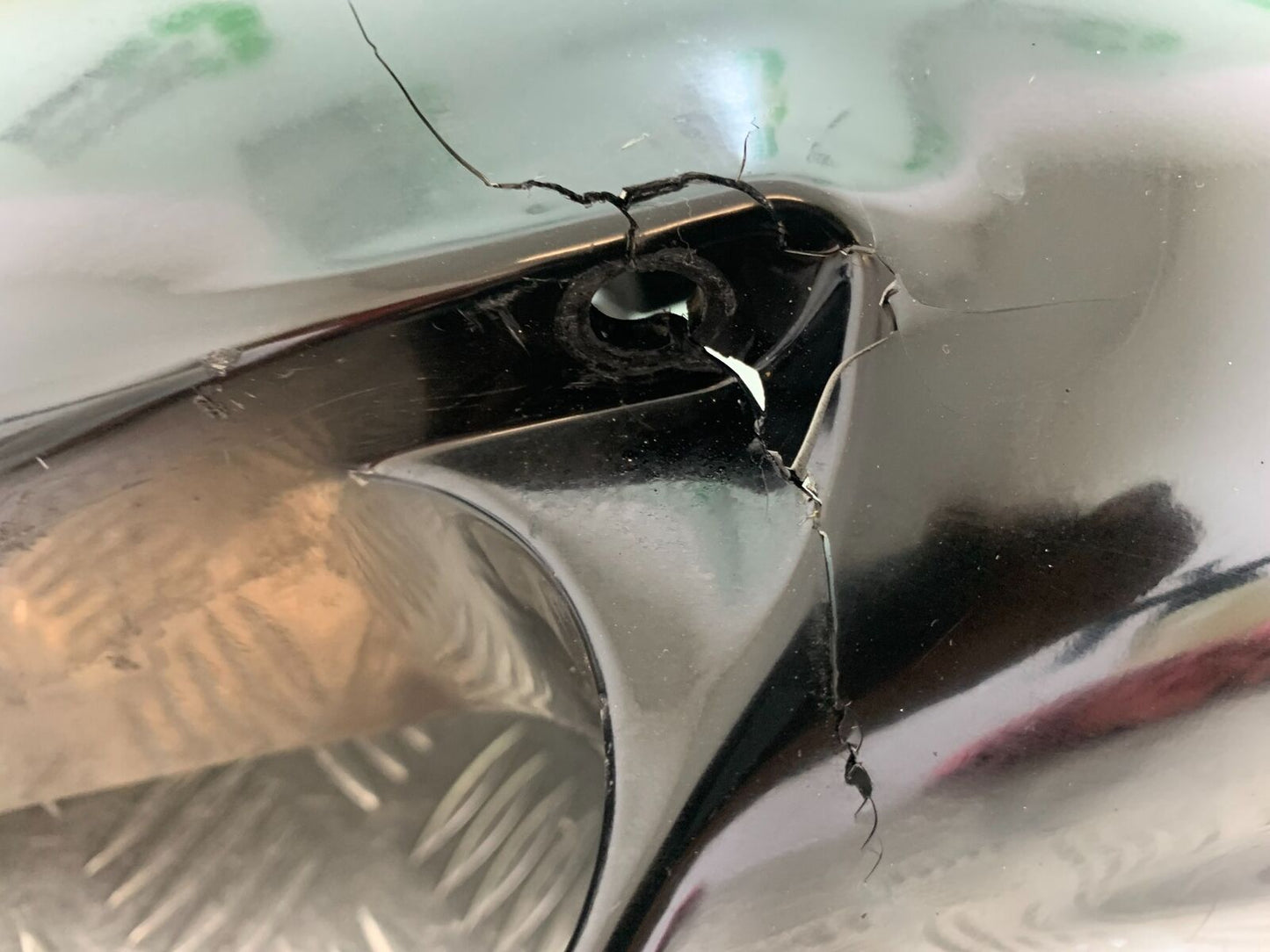 HONDA CBR1100 BLACKBIRD FRONT MUDGUARD (CRACKED) YEAR 1996-1998 (CMB1017)