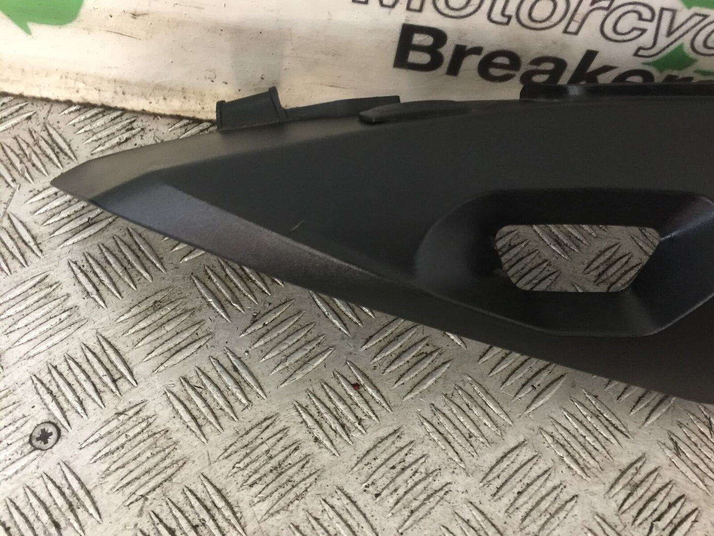 TRIUMPH TROPHY 1215 SE RIGHT PANEL   2012-2017 (STOCK 740)