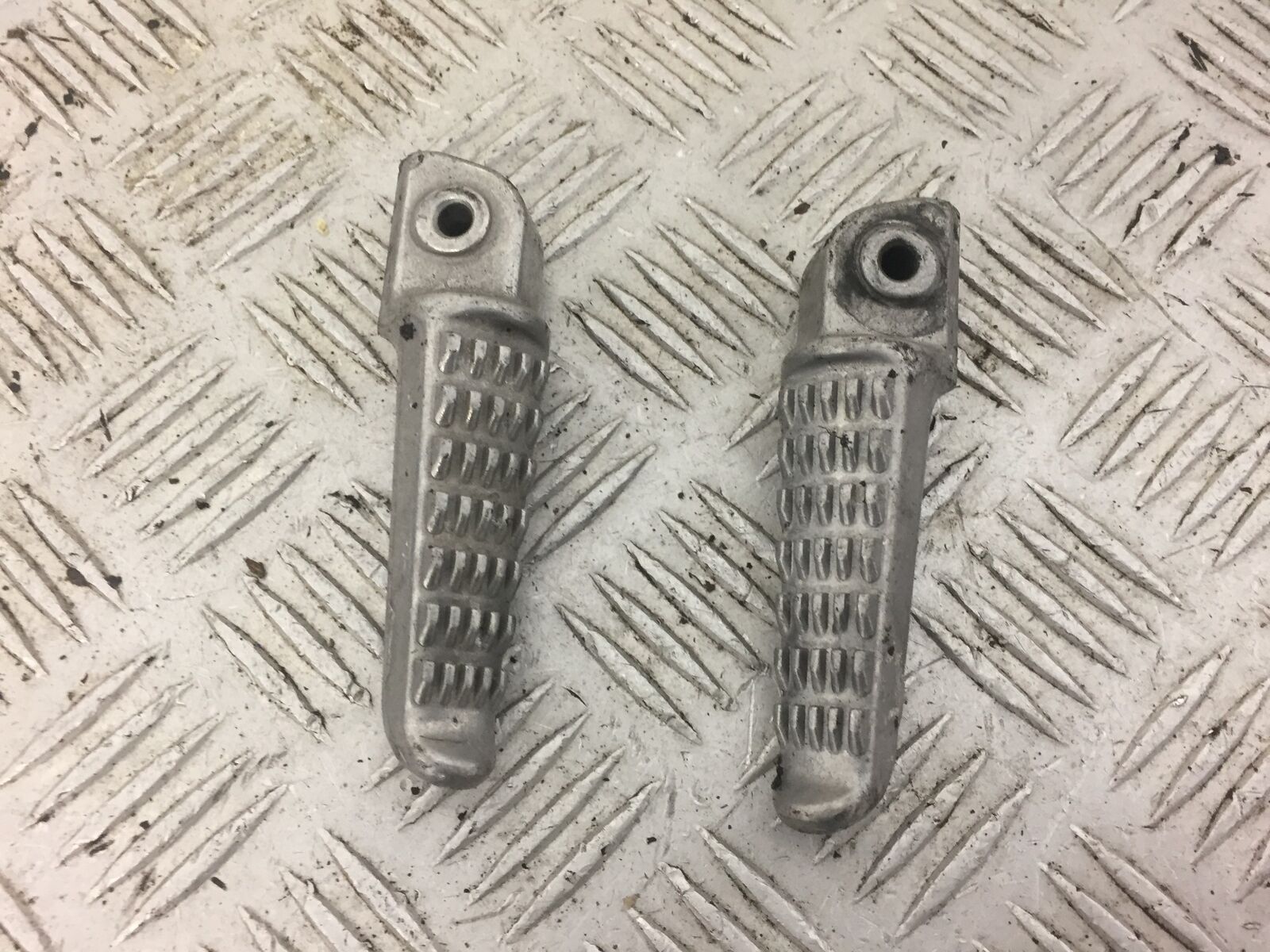 KAWASAKI ZX6R C1H REAR PEGS  YEAR 2005 2006 (STOCK 519)