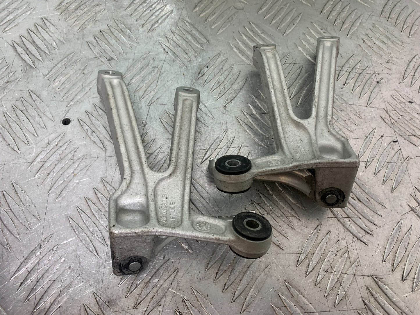 APRILIA RSV1000 R FACTORY MILLE REAR HANGERS AND PEGS  2004-09 (CMB1203)
