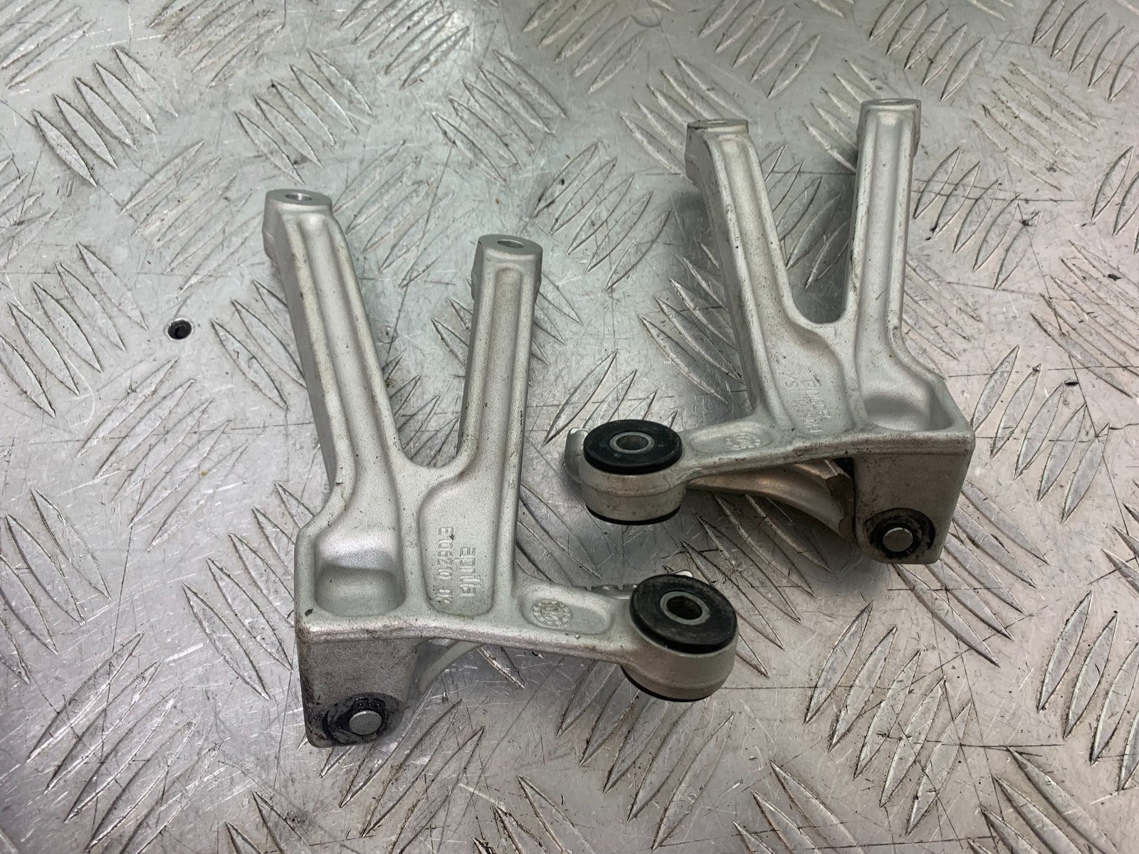 APRILIA RSV1000 R FACTORY MILLE REAR HANGERS AND PEGS  2004-09 (CMB1203)