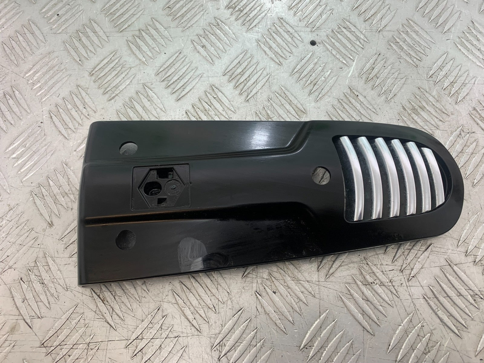 PIAGGIO VESPA GTS 125 FRONT INFILL GRILL YEAR 2009-14  (CMB1261)