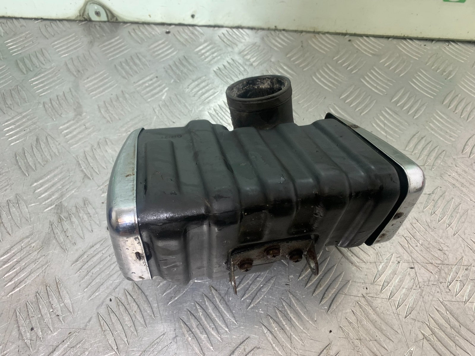 SUZUKI GP100 GP 100 AIRBOX  YEAR 1978-1988 (CMB1259)