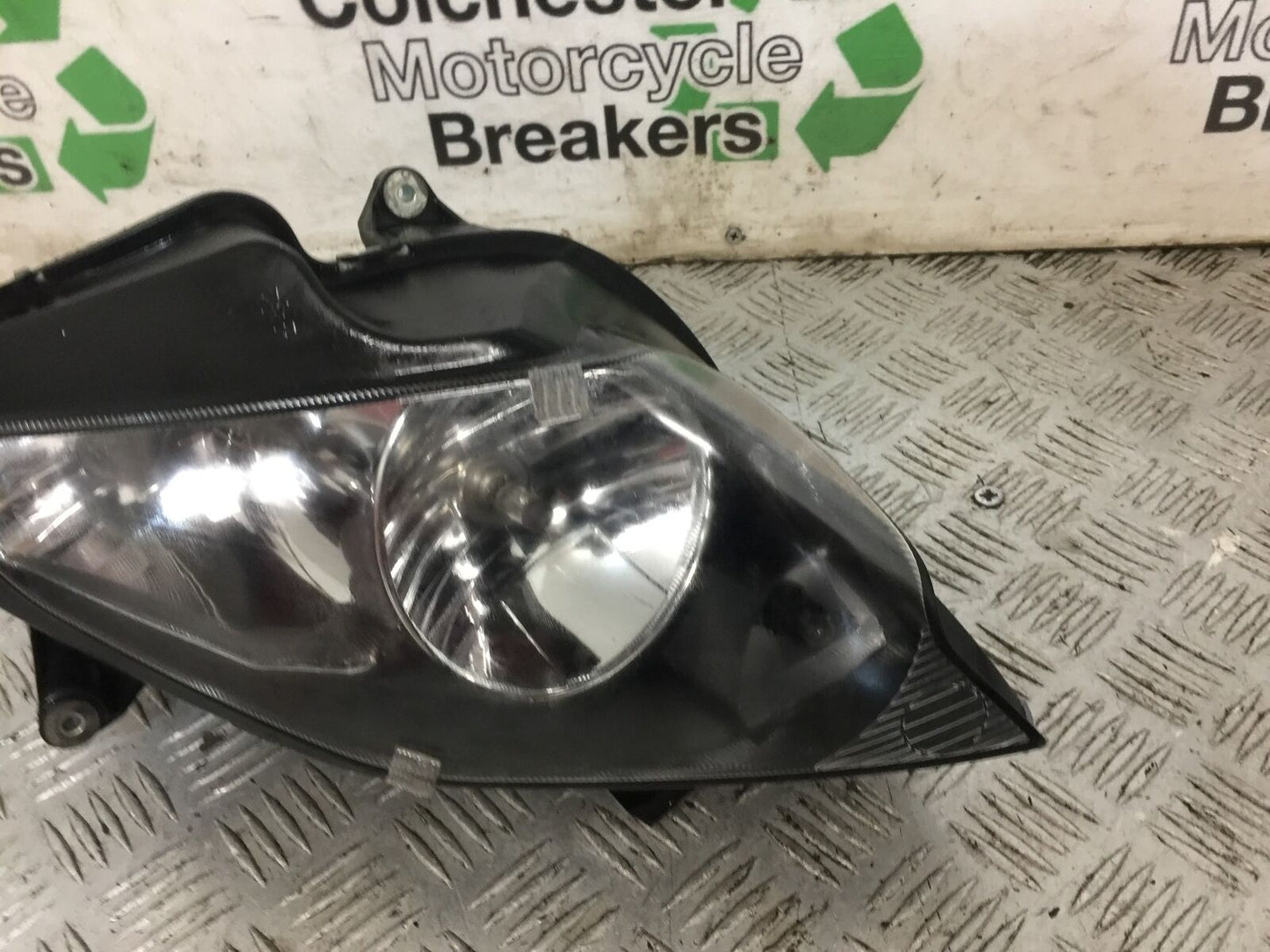 HONDA VFR800 VFR 800 V TEC RIGHT HEADLIGHT  YEAR 2002 (STOCK 785)