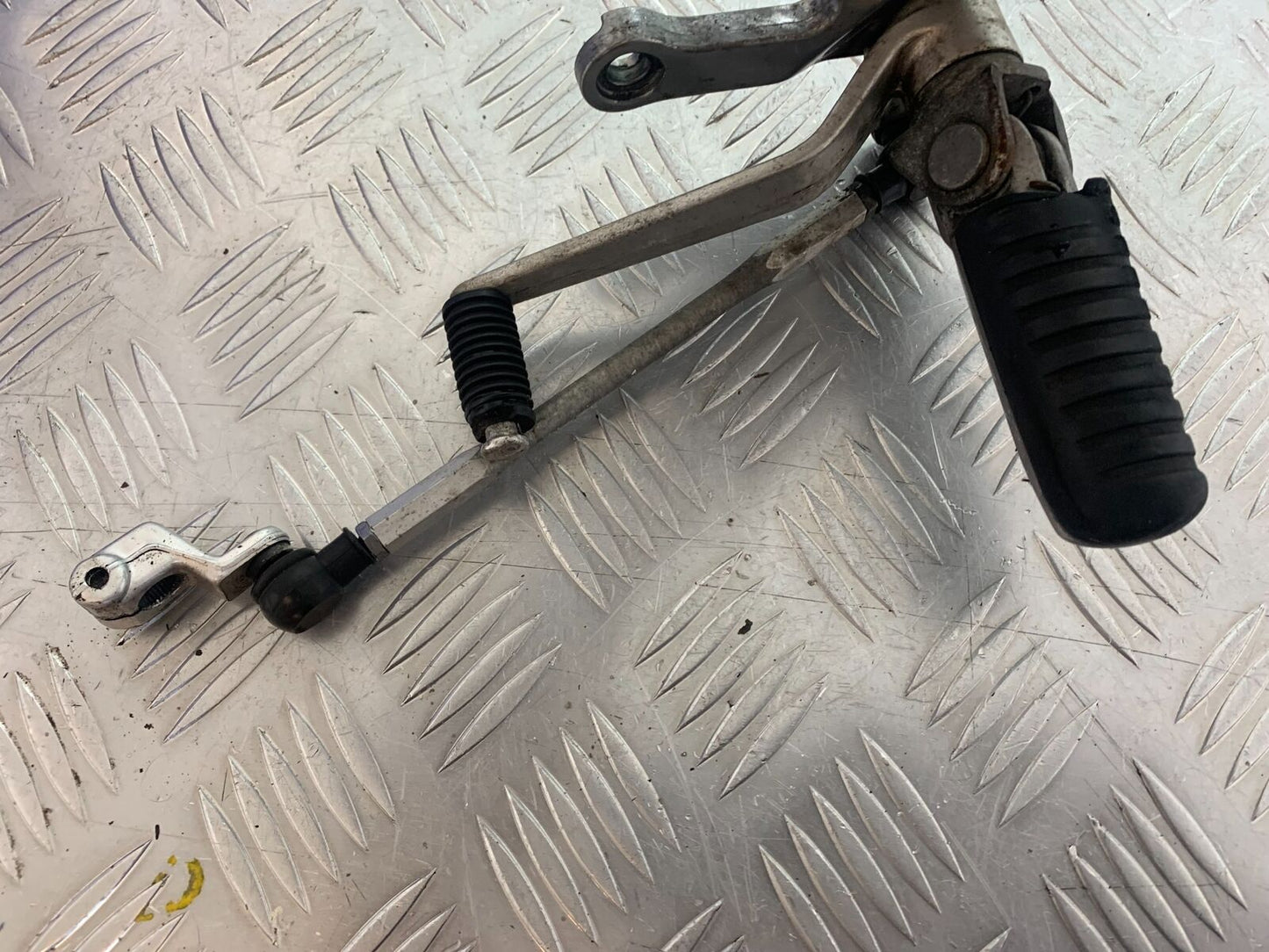 KAWASAKI ZX6R ZX6 J FRONT LEFT HANGER   YEAR 2000 (CMB1129)