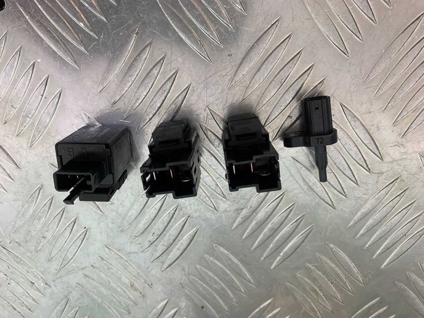 YAMAHA MT09 MT-09 RELAYS  YEAR 2013-2016  (STOCK 997)
