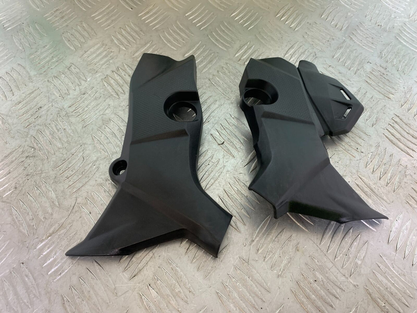 BENELLI BN125 BN 125 LEFT AND RIGHT SIDE INFILLS YEAR 2018-2021 (CMB1080)
