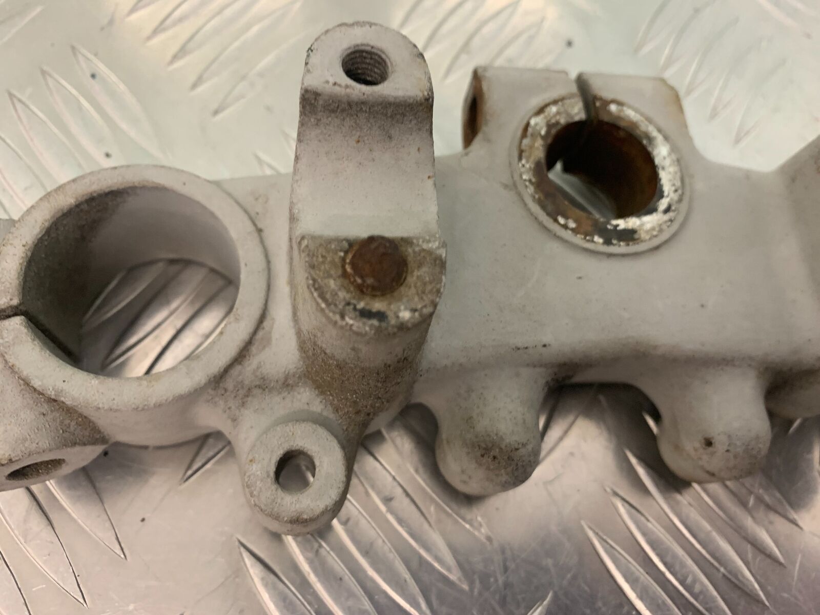 YAMAHA XT250 XT 250 TOP YOKE  YEAR 1980-1982  (STOCK 944)