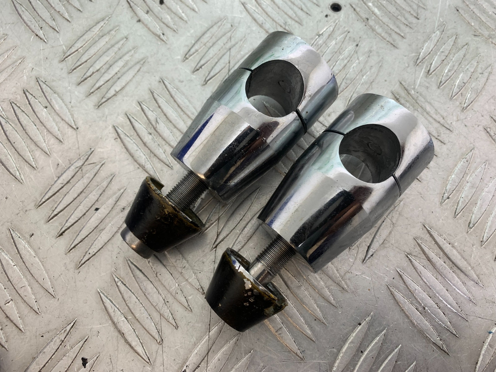 HARLEY DAVIDSON FXS BLACKLINE 1585 HANDLEBAR RISERS  YEAR 2012 (CMB1147)