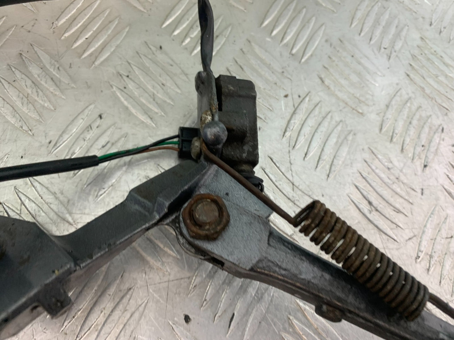 TRIUMPH TROPHY 900 SIDE STAND  YEAR 1991-95 (CMB1251)