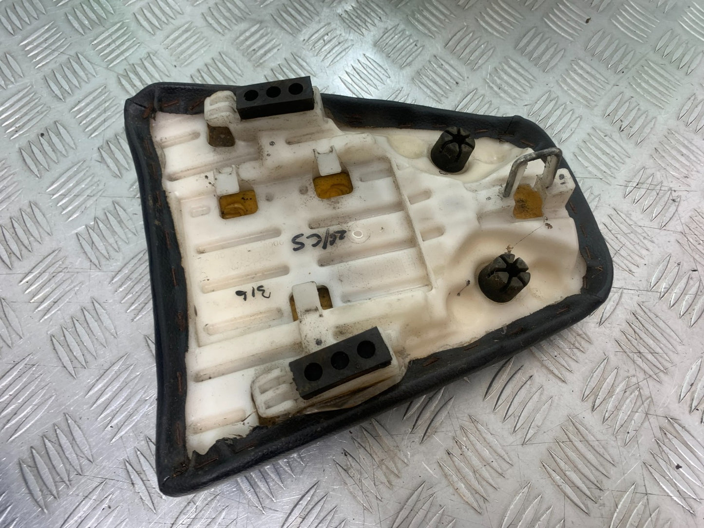 HONDA CBF125 CBF 125 REAR SEAT  YEAR 2009-14 (CMB1182)