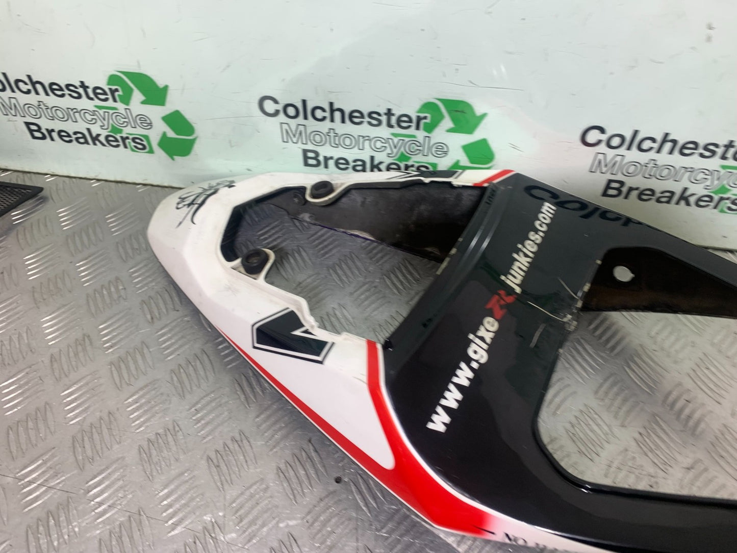 SUZUKI GSXR750 GSXR 750 K4 K5 TAIL PIECE SEAT UNIT 2004-2005 (CMB1319)
