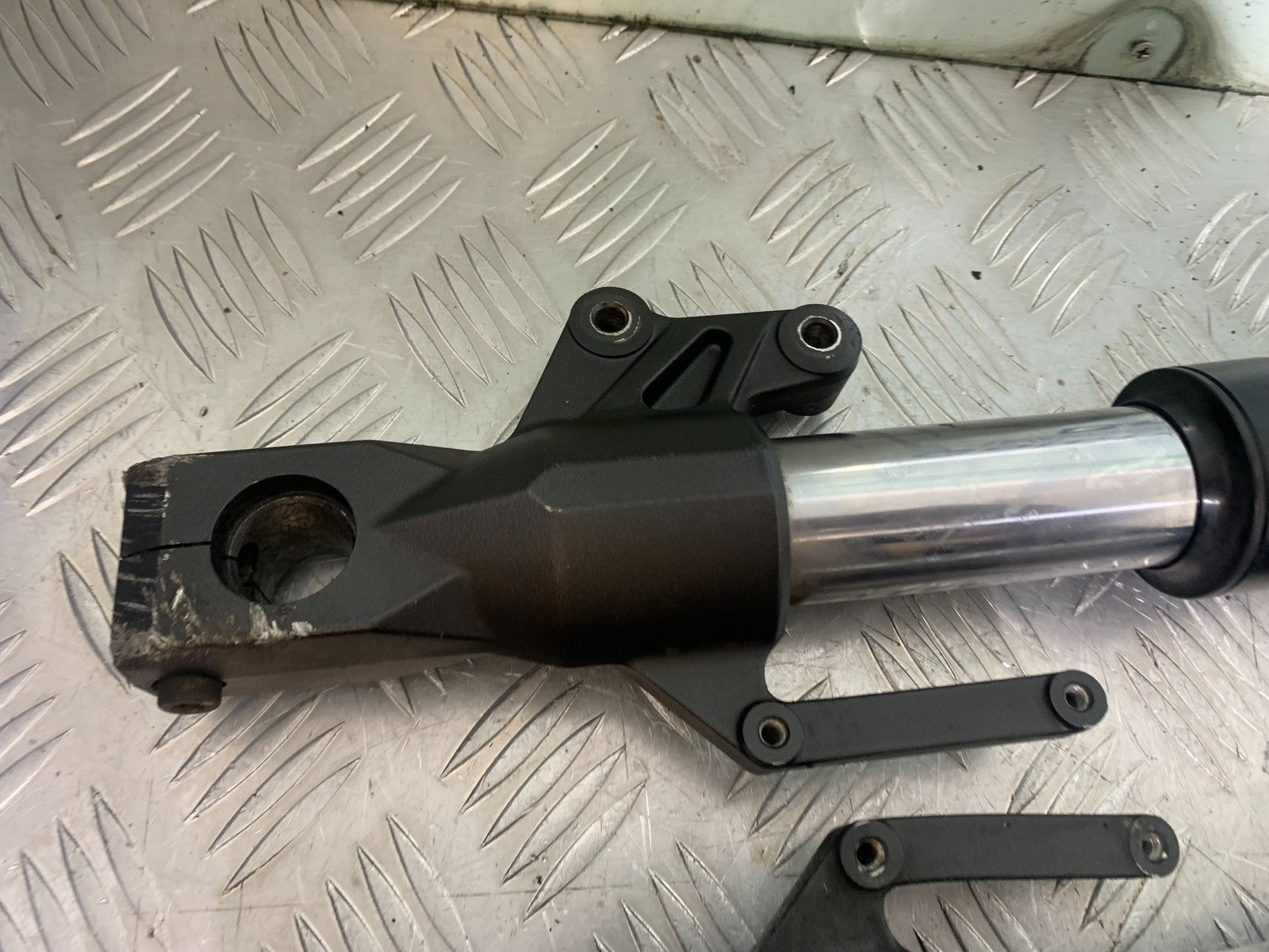 KAWASAKI 650 VERSYS FORKS (BENT SOLD AS PARTS) YEAR 2015-2018 (CMB1288)