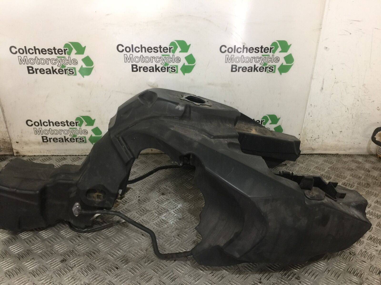 TRIUMPH TROPHY 1215 SE PETROL TANK  2012-2017 (STOCK 740)