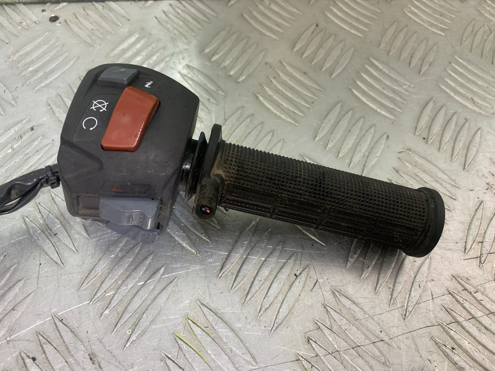 BSA 650 GOLD STAR RIGHT SWITCH GEAR  YEAR 2022-2025 (CMB1262)