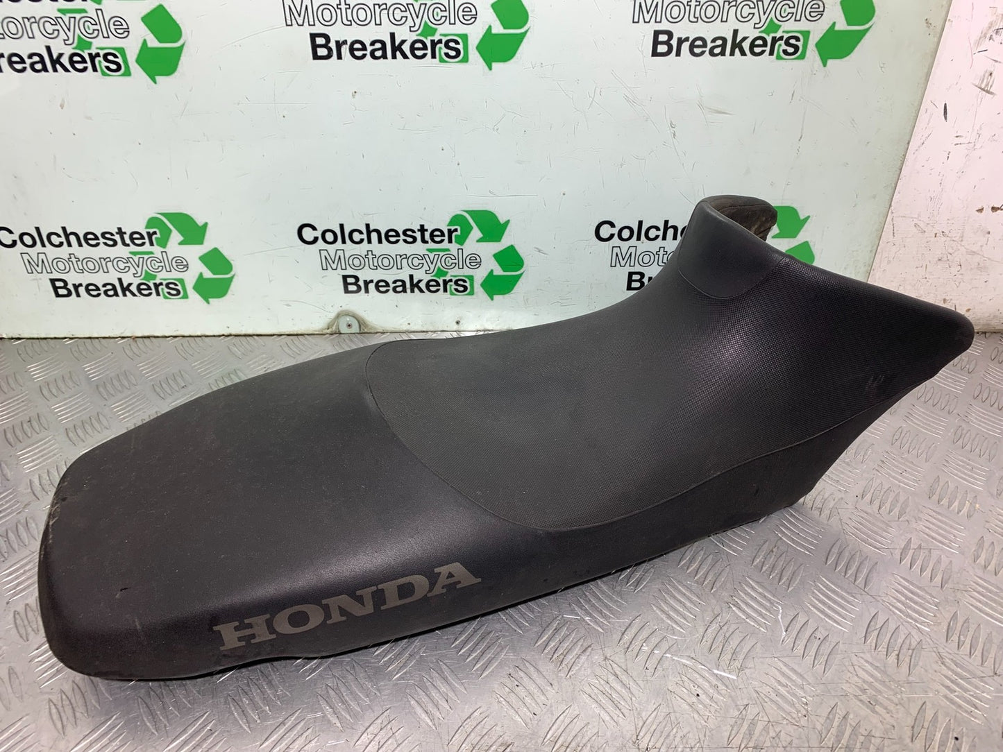 HONDA XL125 VARADERO SEAT  YEAR 2001-2006  (CMB1304)