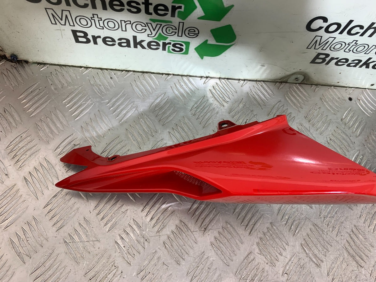MV AGUSTA 675 F3 RIGHT SEAT PANEL  YEAR 2012-2016 (CMB1302)