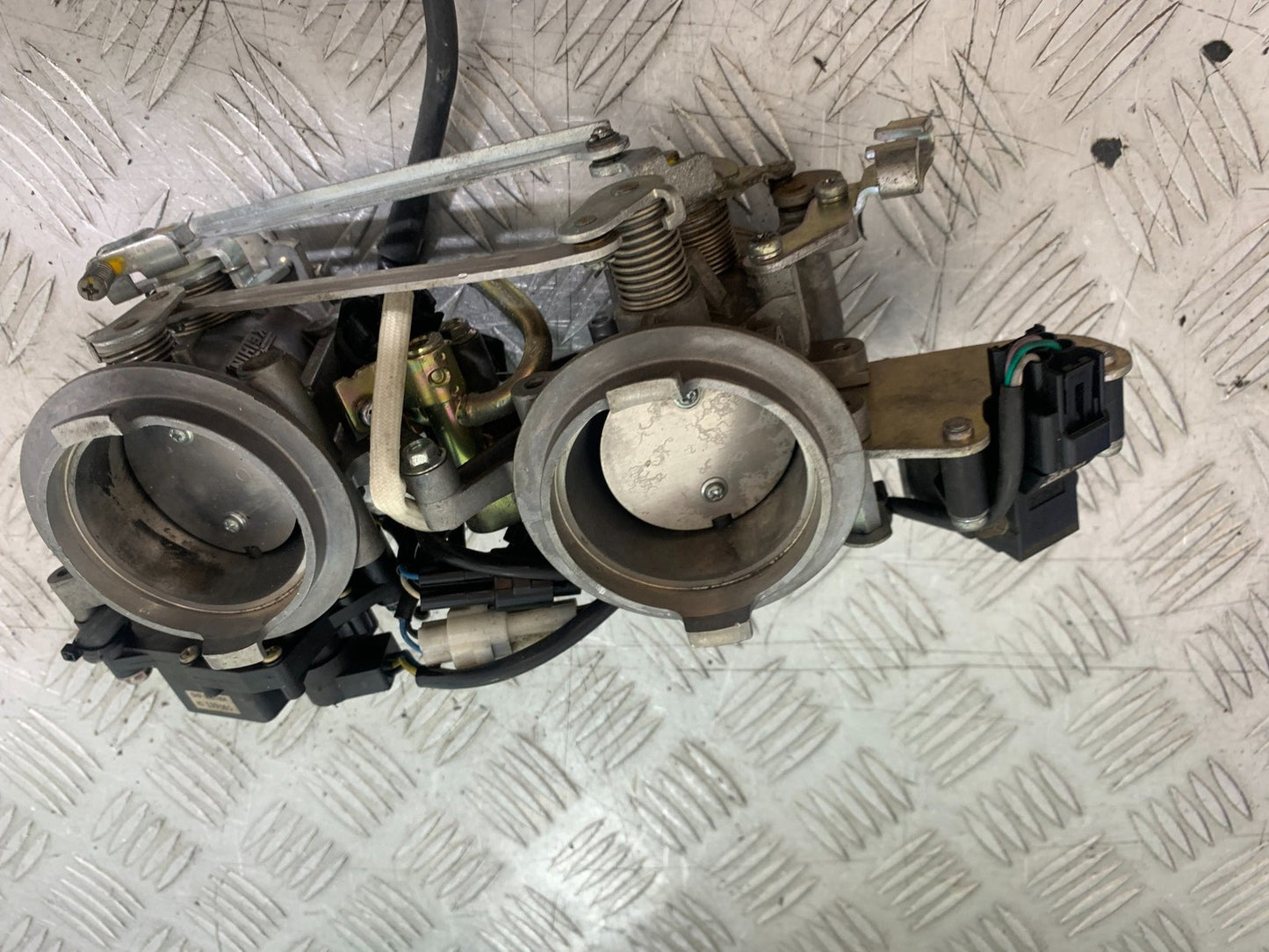 KTM 990 SUPER DUKE THROTTLE BODIES  YEAR 2007-2011  (CMB1207)
