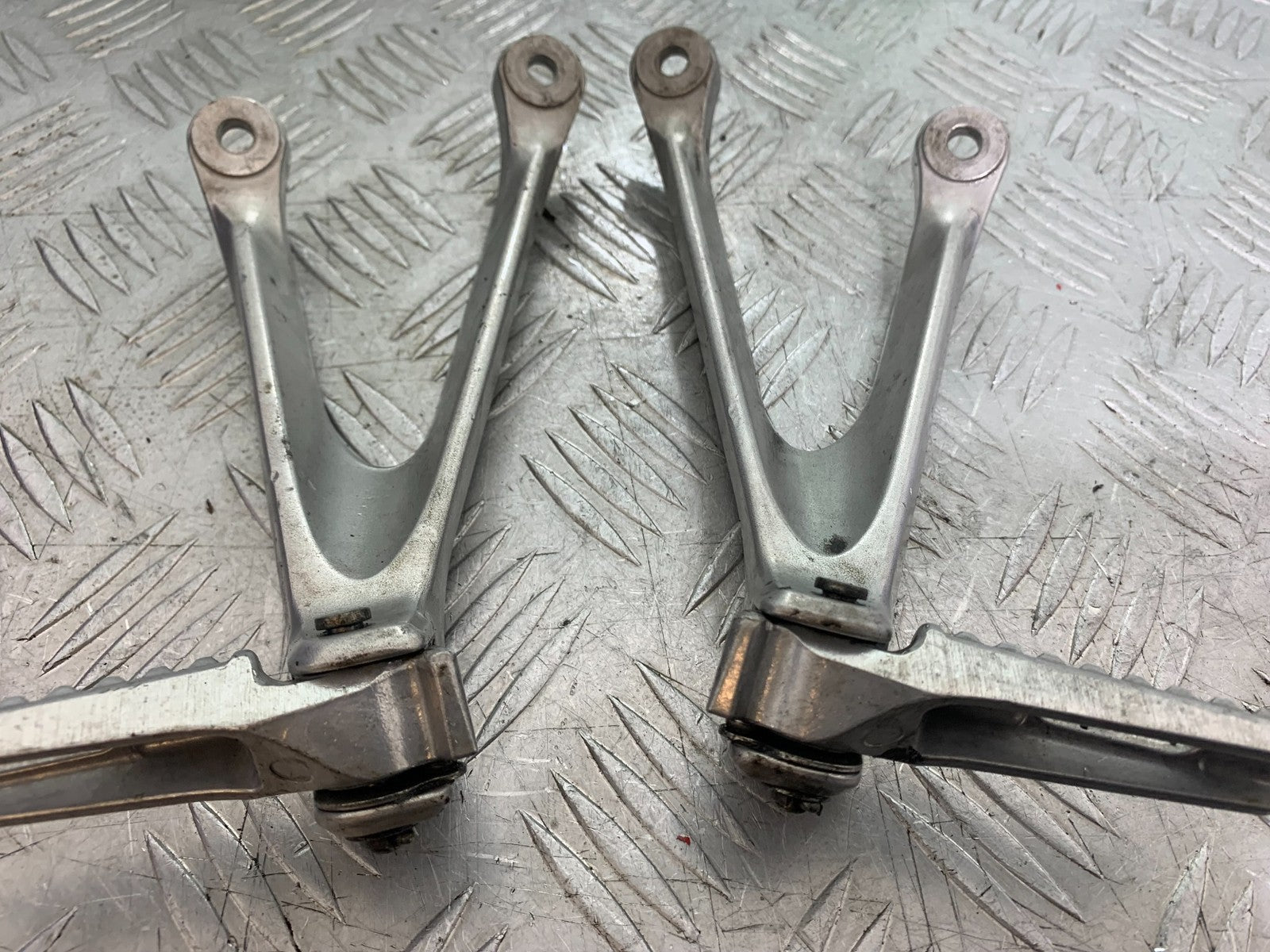 HONDA CBR1000 rr FIREBLADE REAR HANGERS & PEGS  2008-2011 (CMB1253)