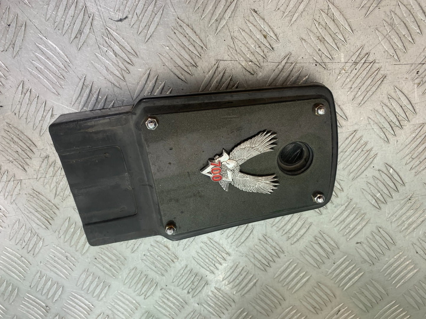HONDA VT700 VT 700 SHADOW BACK REST POCKET AND LID  YEAR 1984-85 (CMB1328)