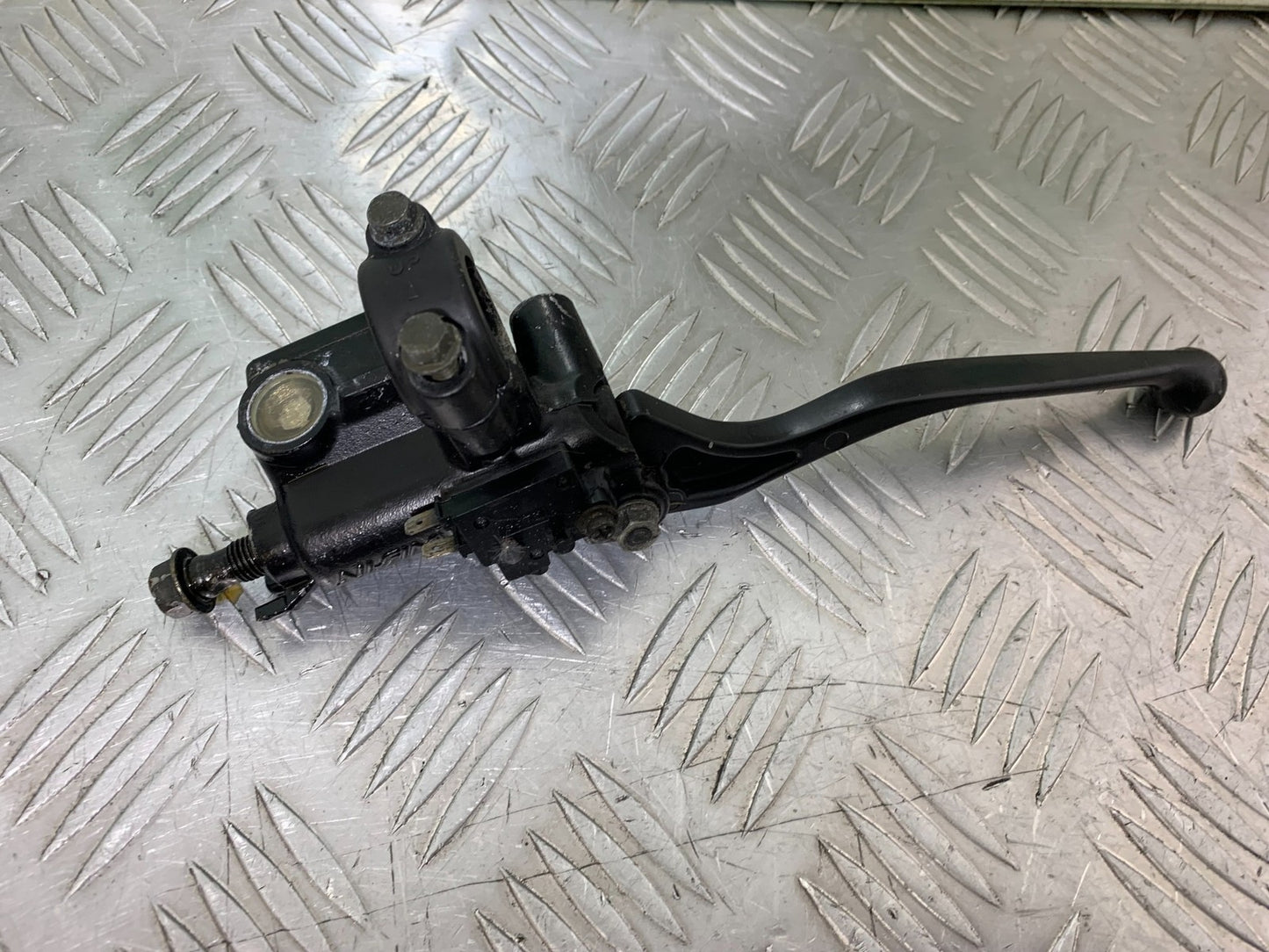 HONDA XL125 VARADERO FRONT BRAKE MASTER CYLINDER    YEAR 2001-2006  (CMB1304)