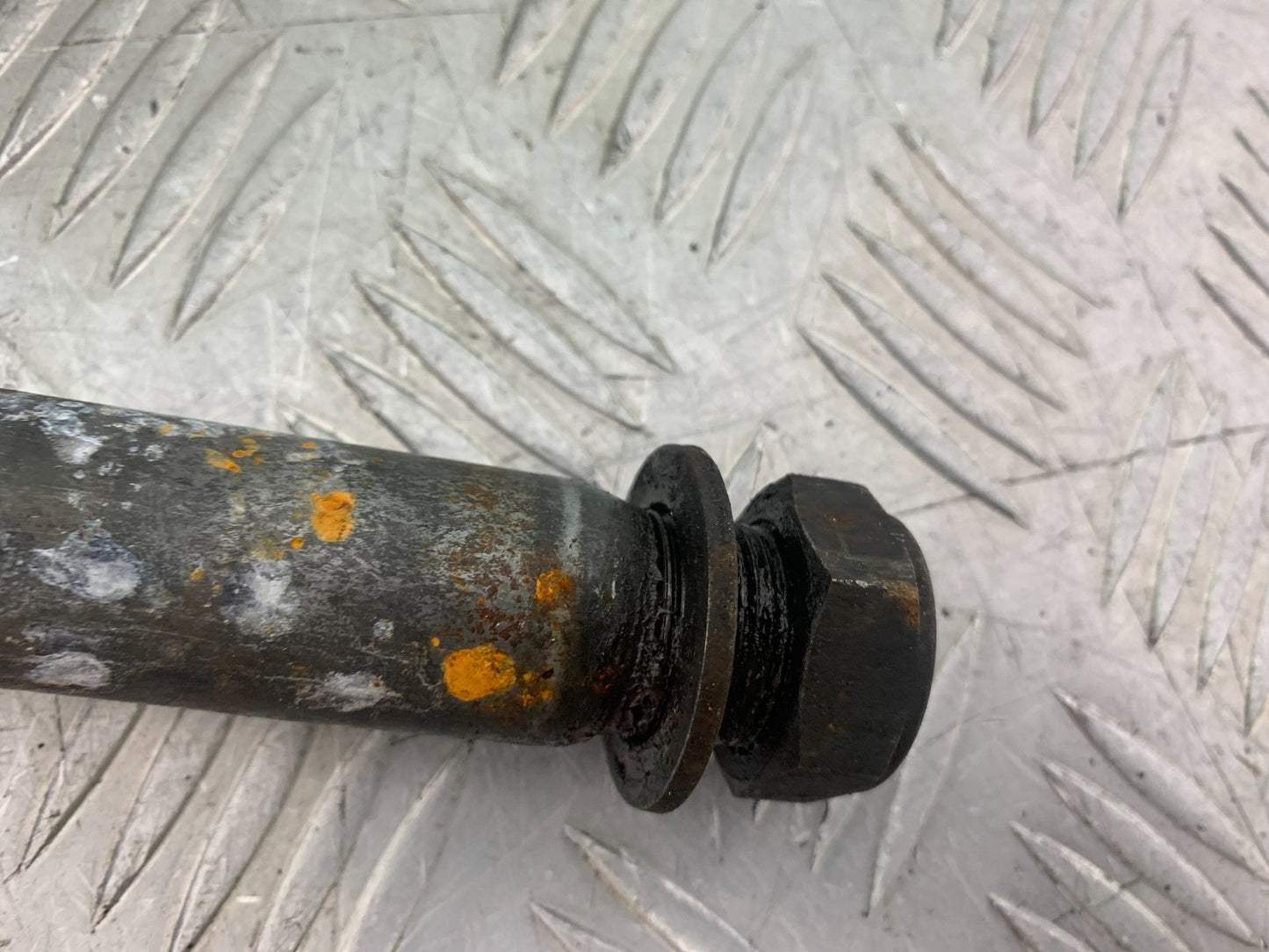 YAMAHA YZF1000 THUNDERACE REAR WHEEL SPINDLE   YEAR 1997-2000 (CMB1204)