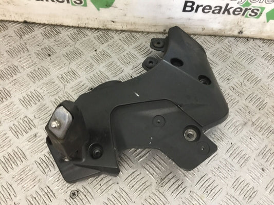 TRIUMPH TROPHY 1215 SE FRONT LEFT HANGER AND PEG  2012-2017 (STOCK 870)