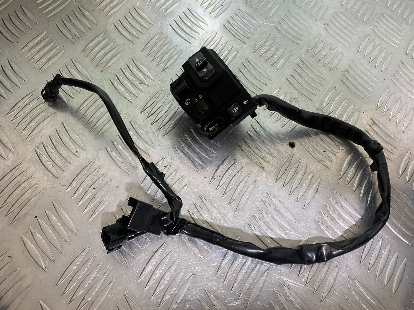 KAWASAKI ZX10R ZX 10R LEFT SWITCH GEAR  YEAR 2016-2020 (CMB1015)