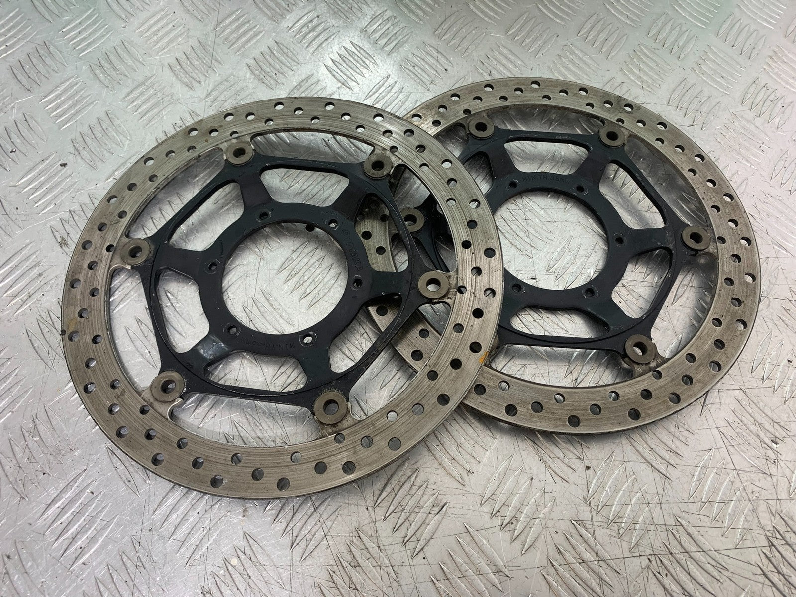 HONDA CBR1000 rr FIREBLADE FRONT BRAKE DISCS  2012-2016 (CMB1280)
