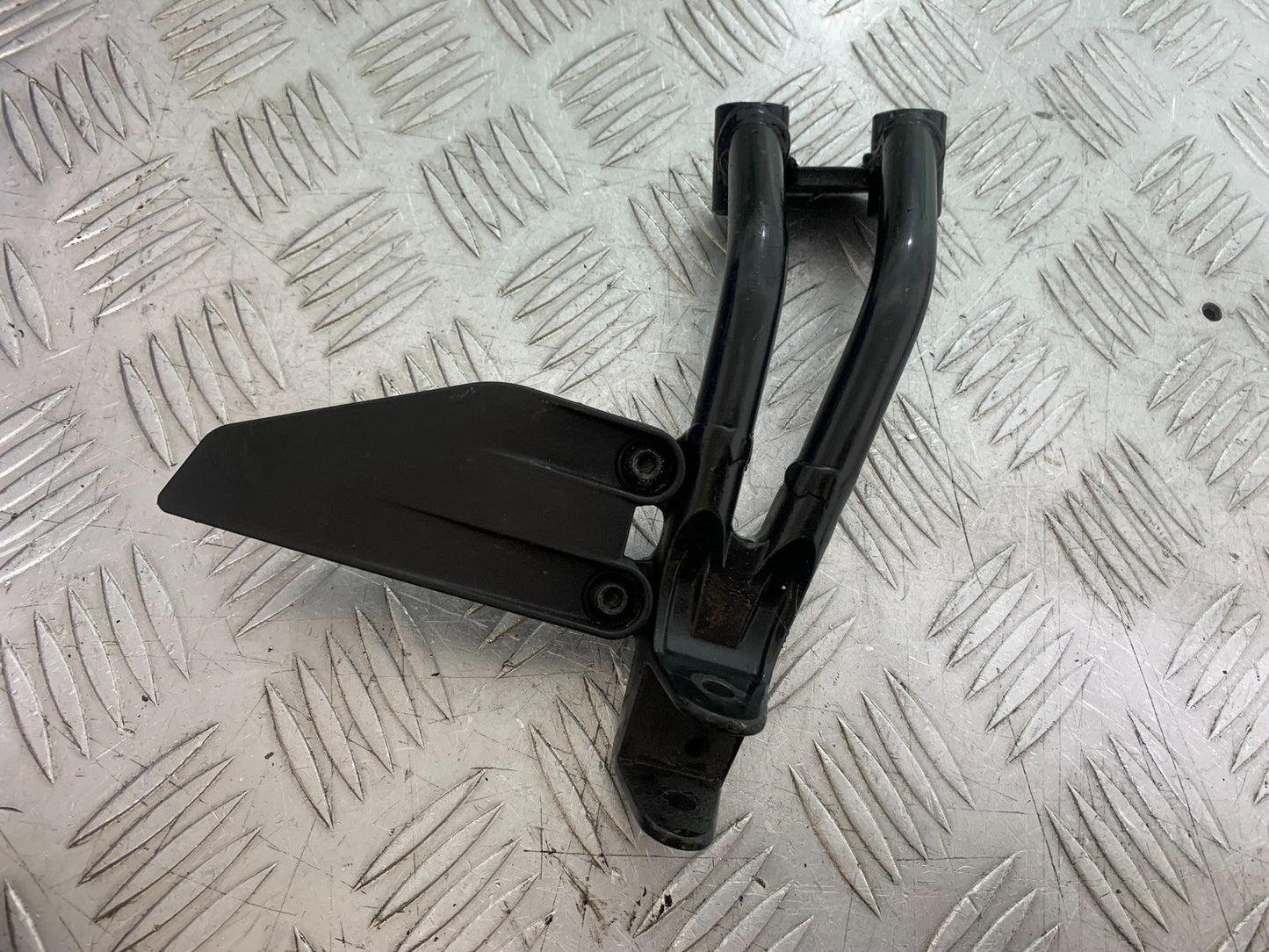 KTM DUKE 390 RIGHT REAR HANGER  YEAR 2017- 2023 (CMB1314)