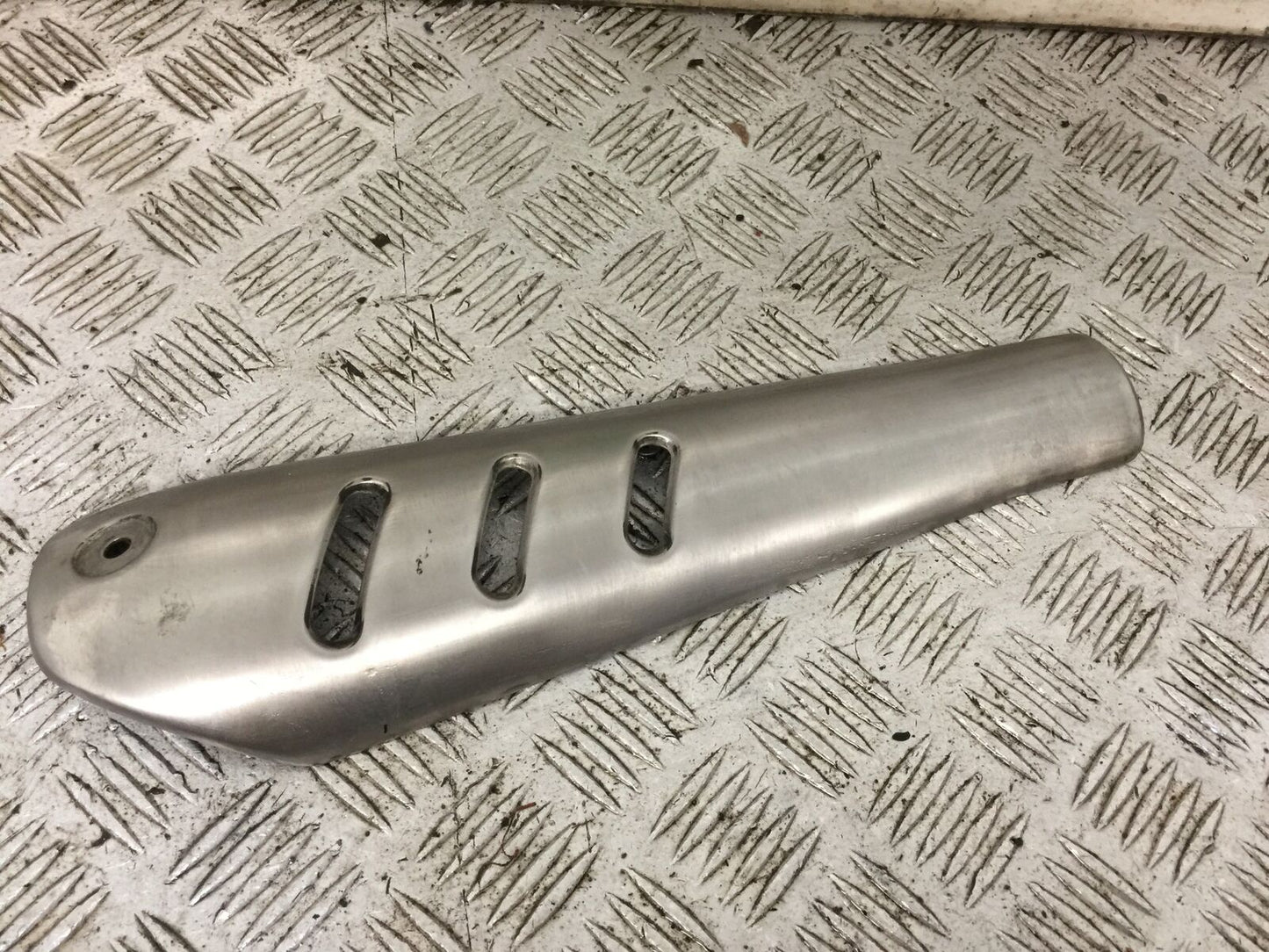 TRIUMPH 900 STREET SCRAMBLER EXHAUST SHIELD  YEAR 2018 (STOCK 896)