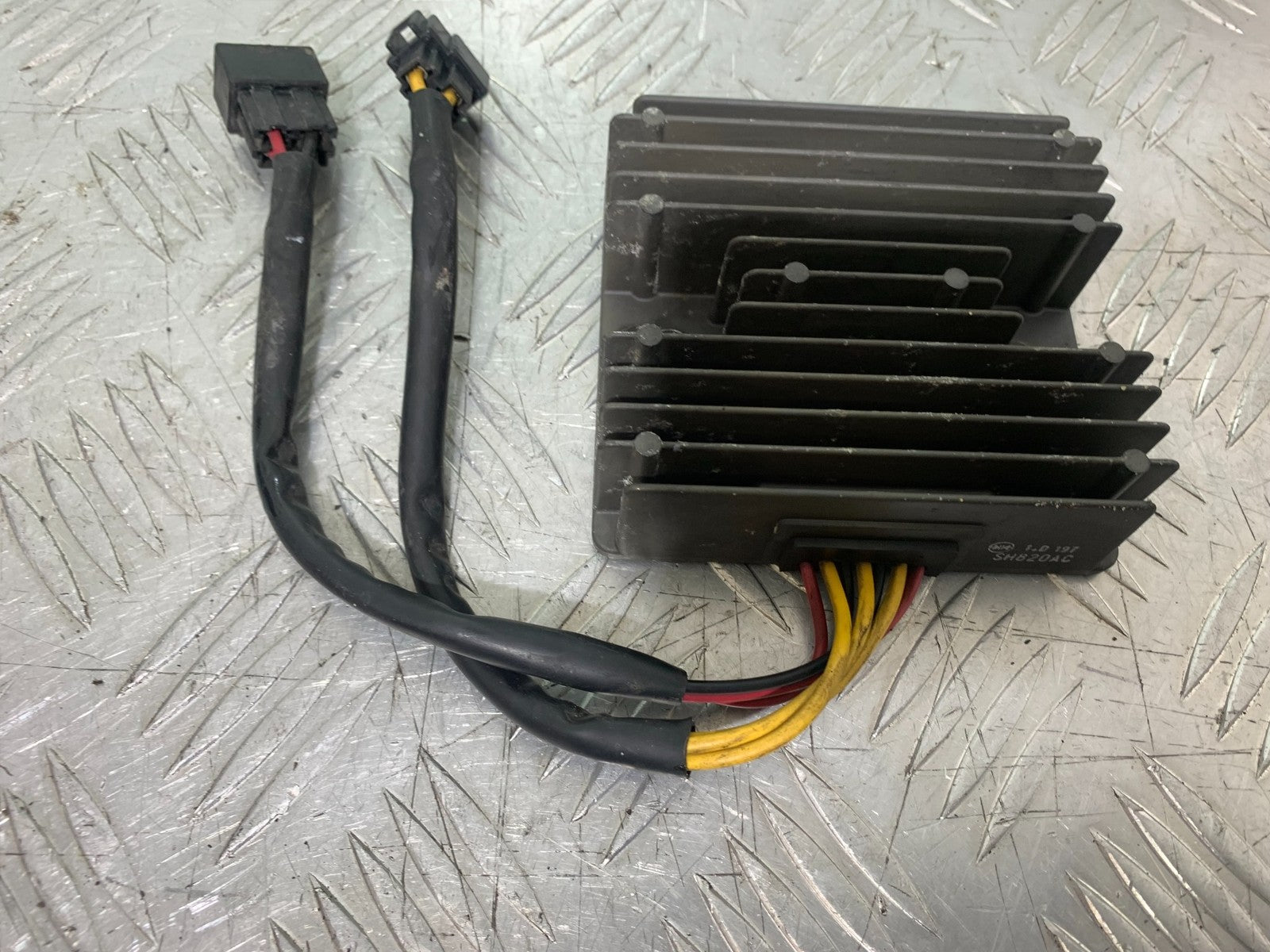 TRIUMPH 1050 SPRINT GT REGULATOR  YEAR 2010-2016 (CMB1250)