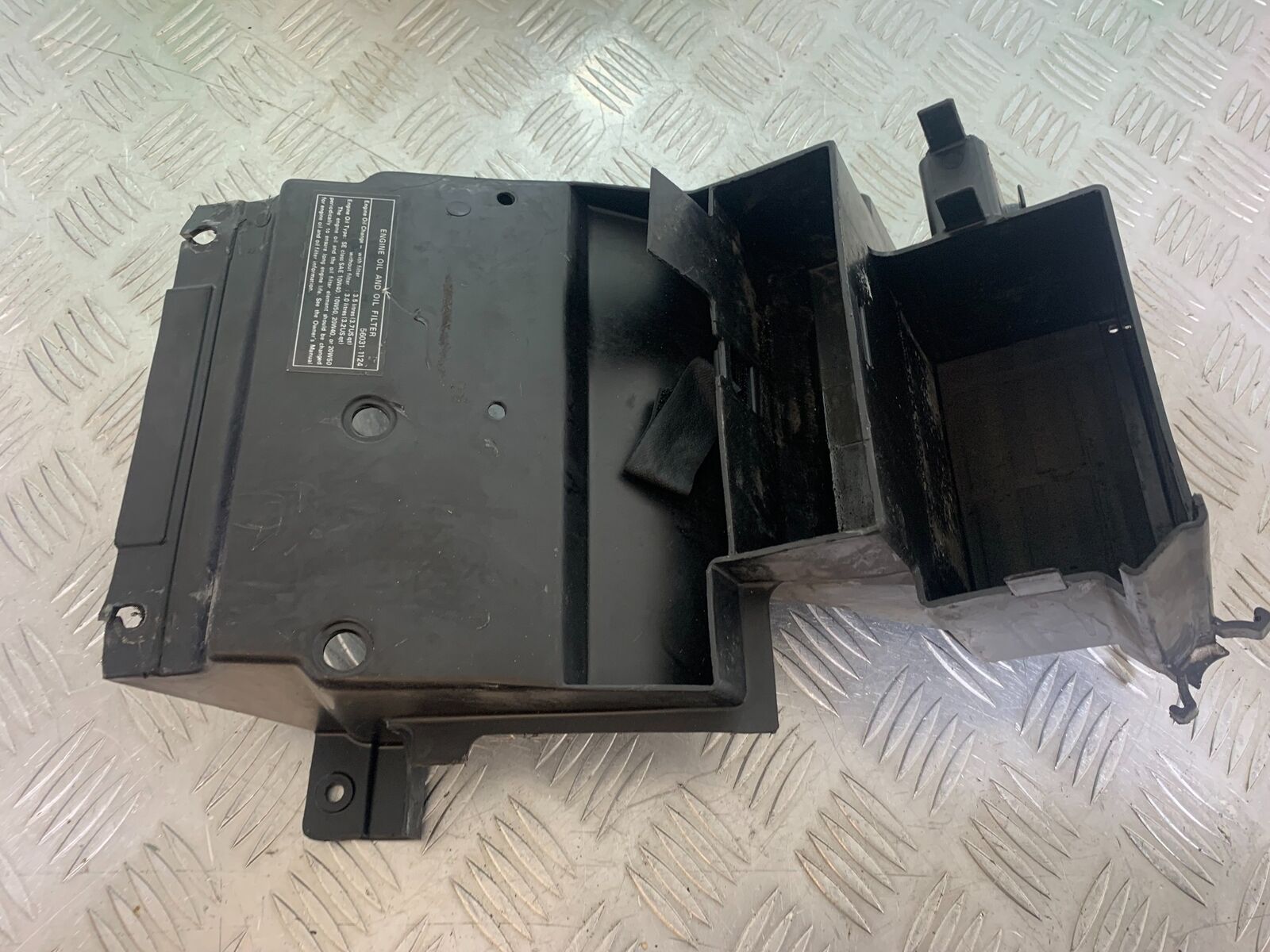KAWASAKI Z750 ZR750 ZR-7S UNDERTRAY  YEAR 1999-05 (CMB1135)