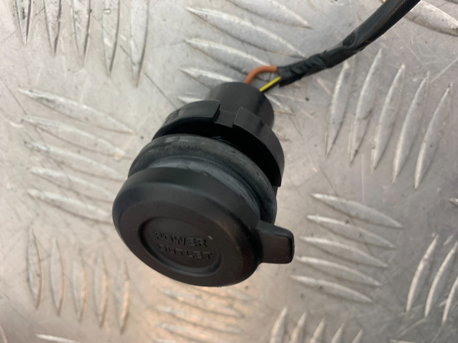 KAWASAKI 650 VERSYS OUTLET SOCKET   YEAR 2015-2018 (CMB1288)