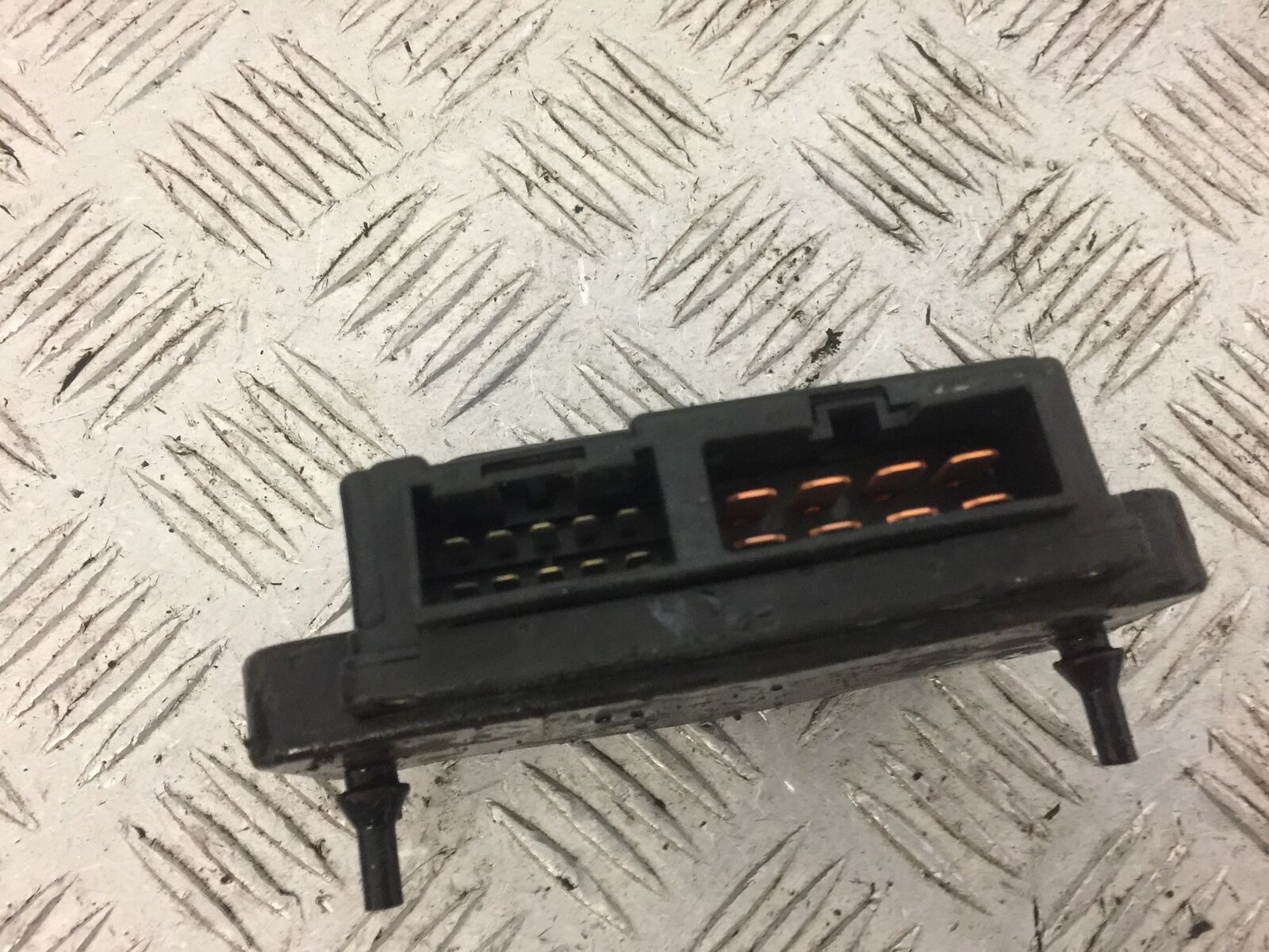 KAWASAKI ZX6R ZX6 G FUSE BOX  YEAR 1998-99 (STOCK 684)