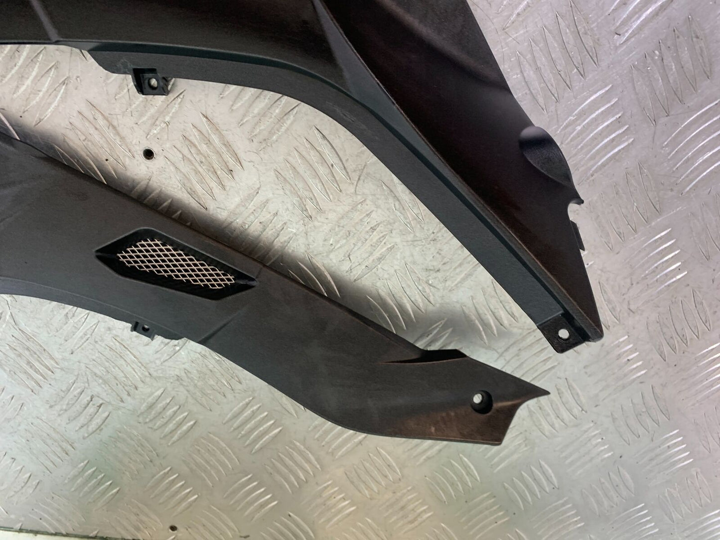 BENELLI BN125 BN 125 LEFT AND RIGHT SIDE INFILLS   YEAR 2018-2021 (CMB1080)