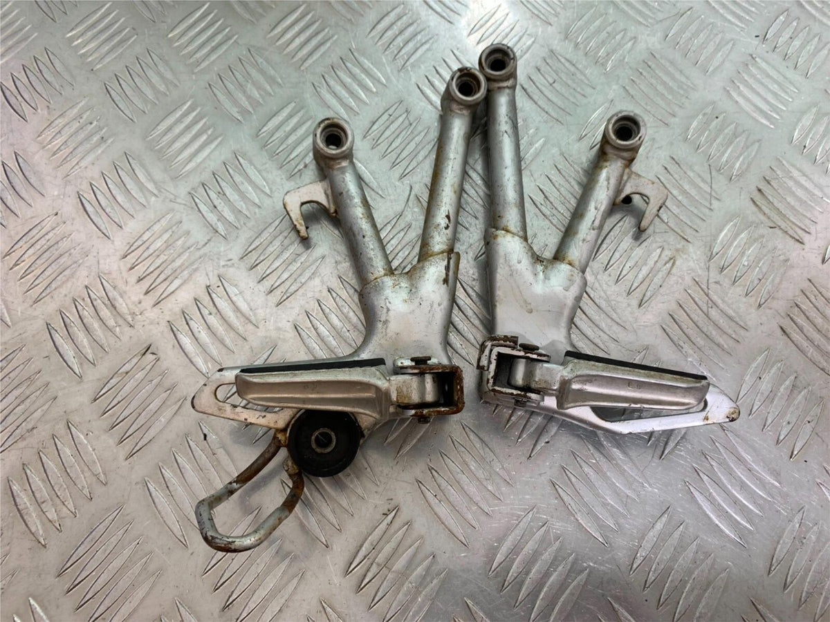 SUZUKI GSF650 GSF 650 REAR HANGERS AND PEGS  YEAR 2005-06  (CMB1028)