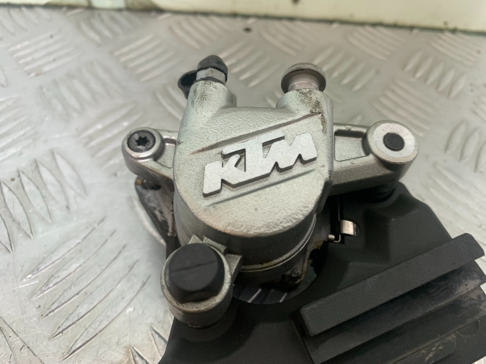 KTM 790 DUKE REAR BRAKE CALIPER  YEAR 2018-2021  (CMB11150)