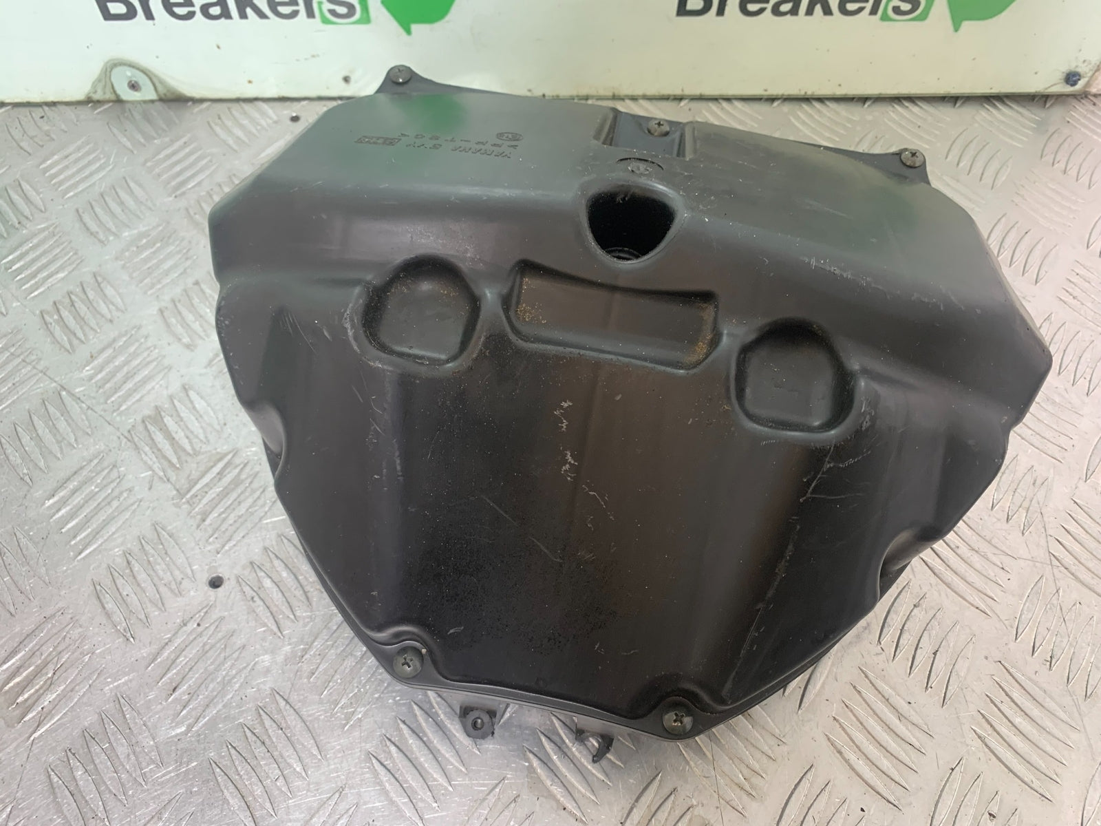 YAMAHA YZF R1 AIRBOX  YEAR 2004-2006 (CMB1155)
